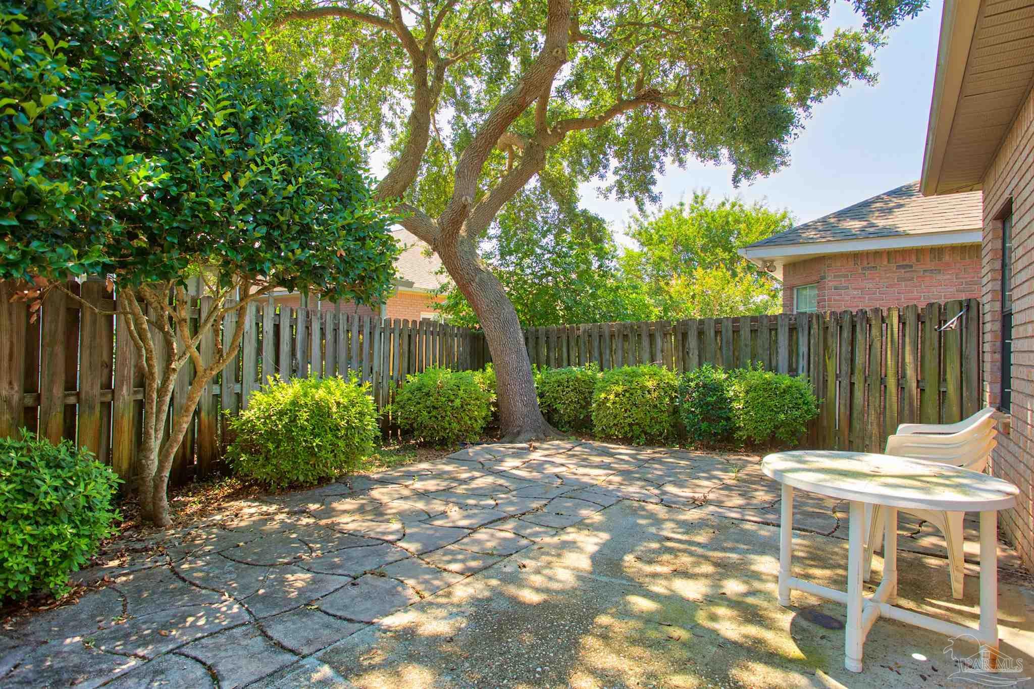 4161 Longwood Cir