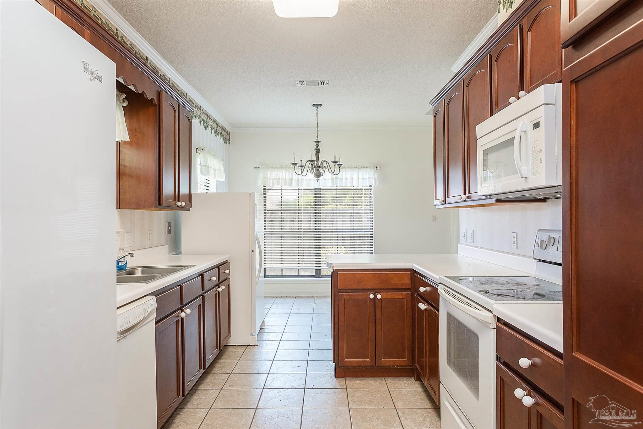 4161 Longwood Cir