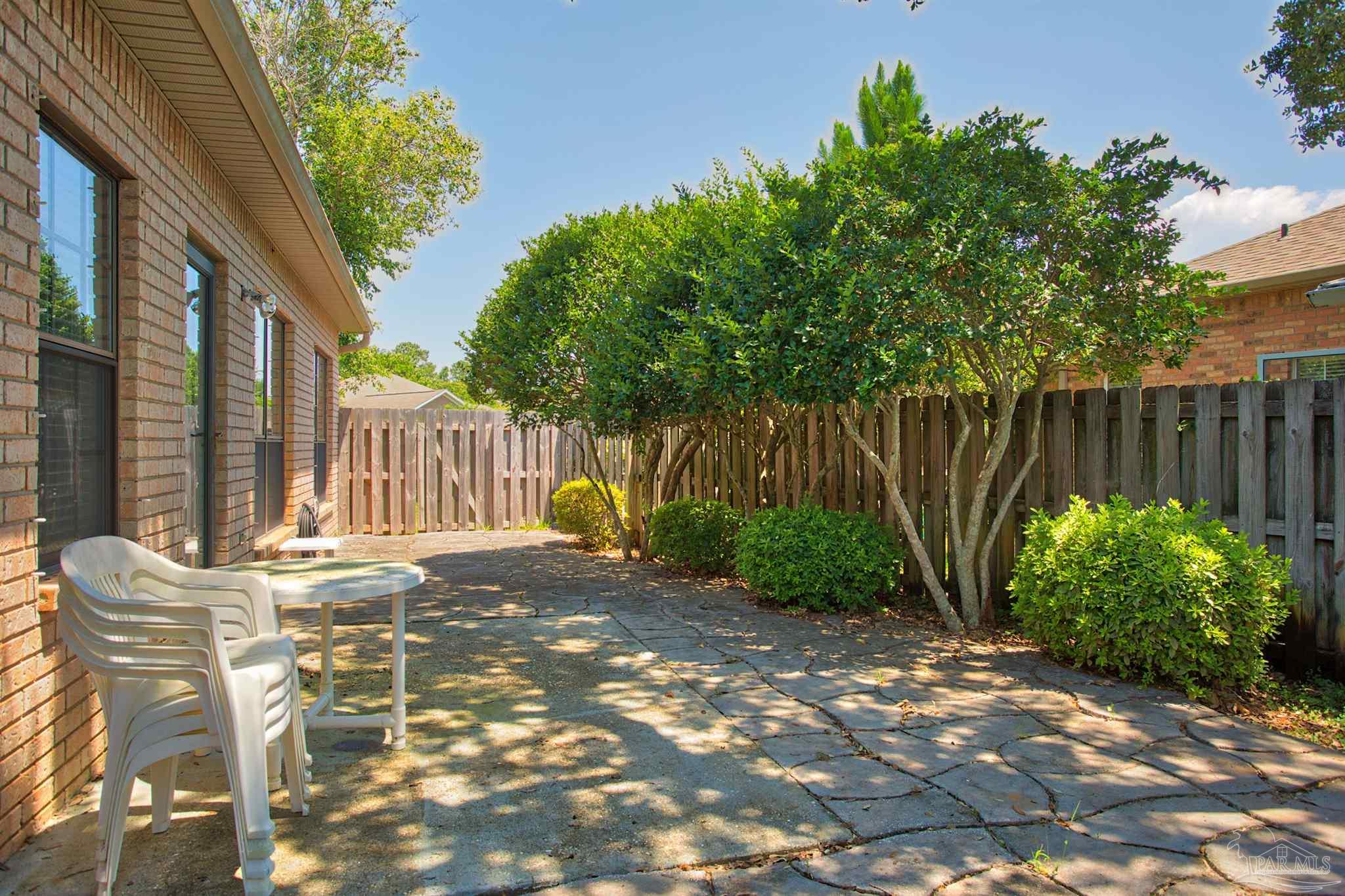 4161 Longwood Cir