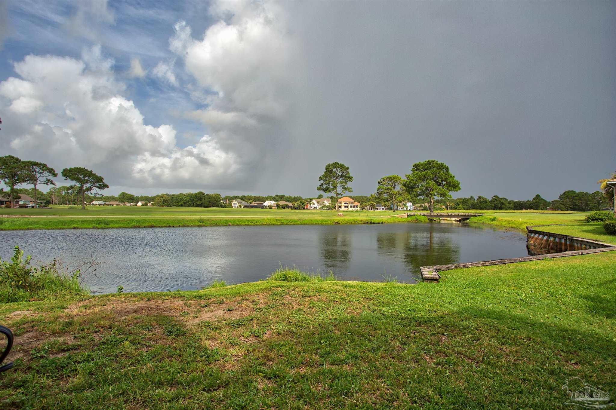 4040 Longwood Cir