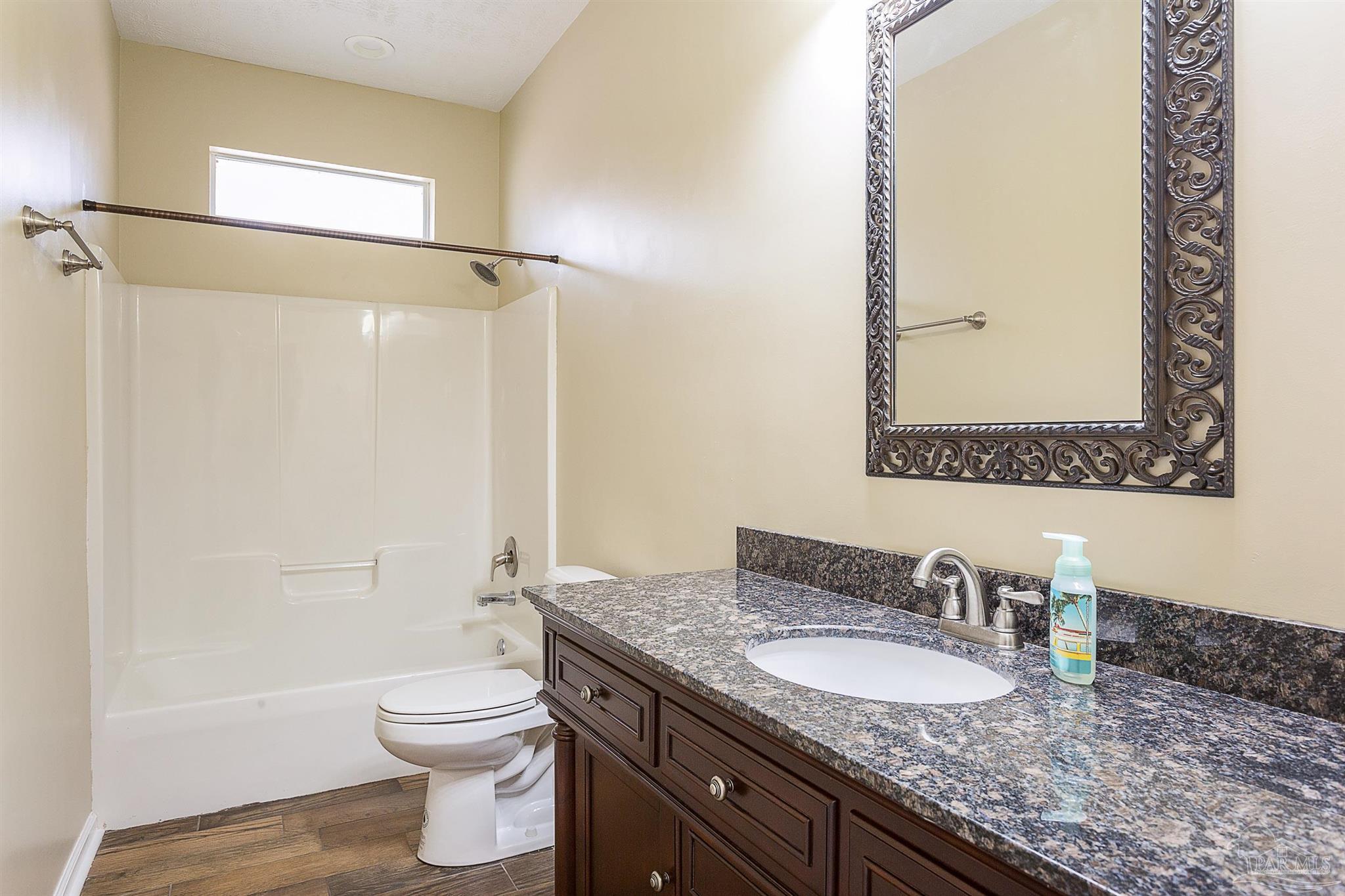 4040 Longwood Cir