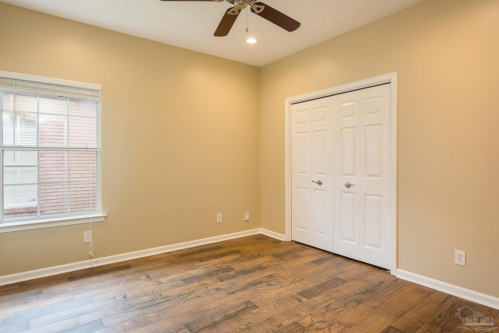 4040 Longwood Cir