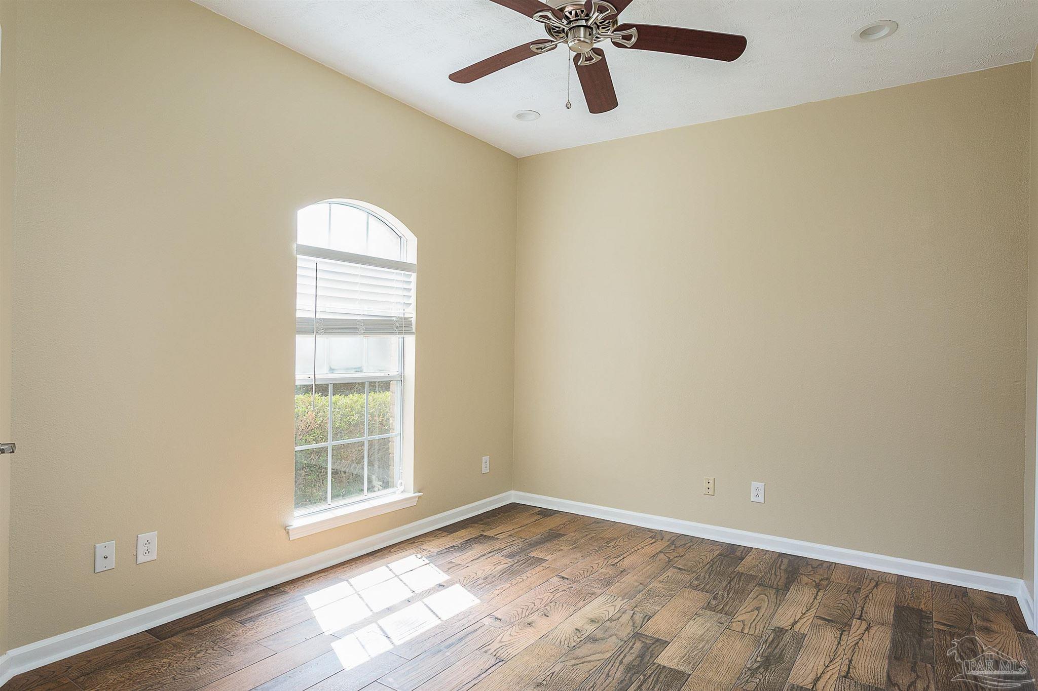 4040 Longwood Cir