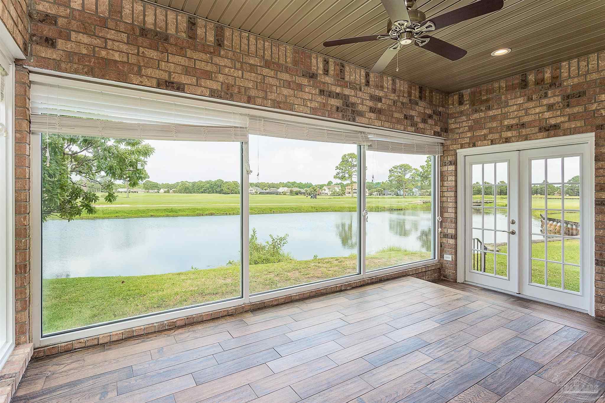 4040 Longwood Cir