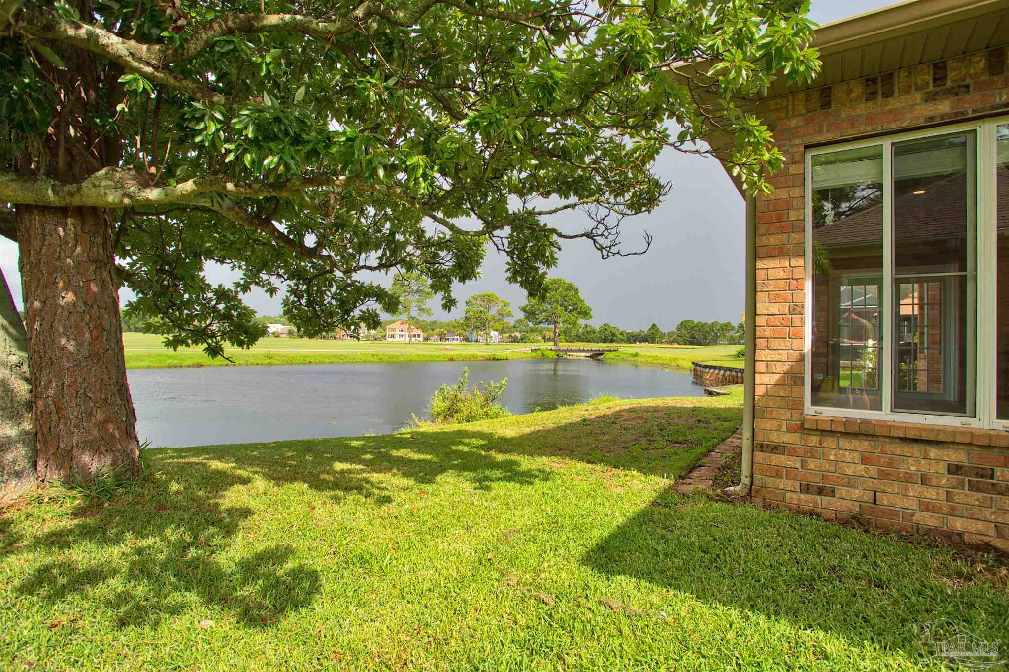 4040 Longwood Cir