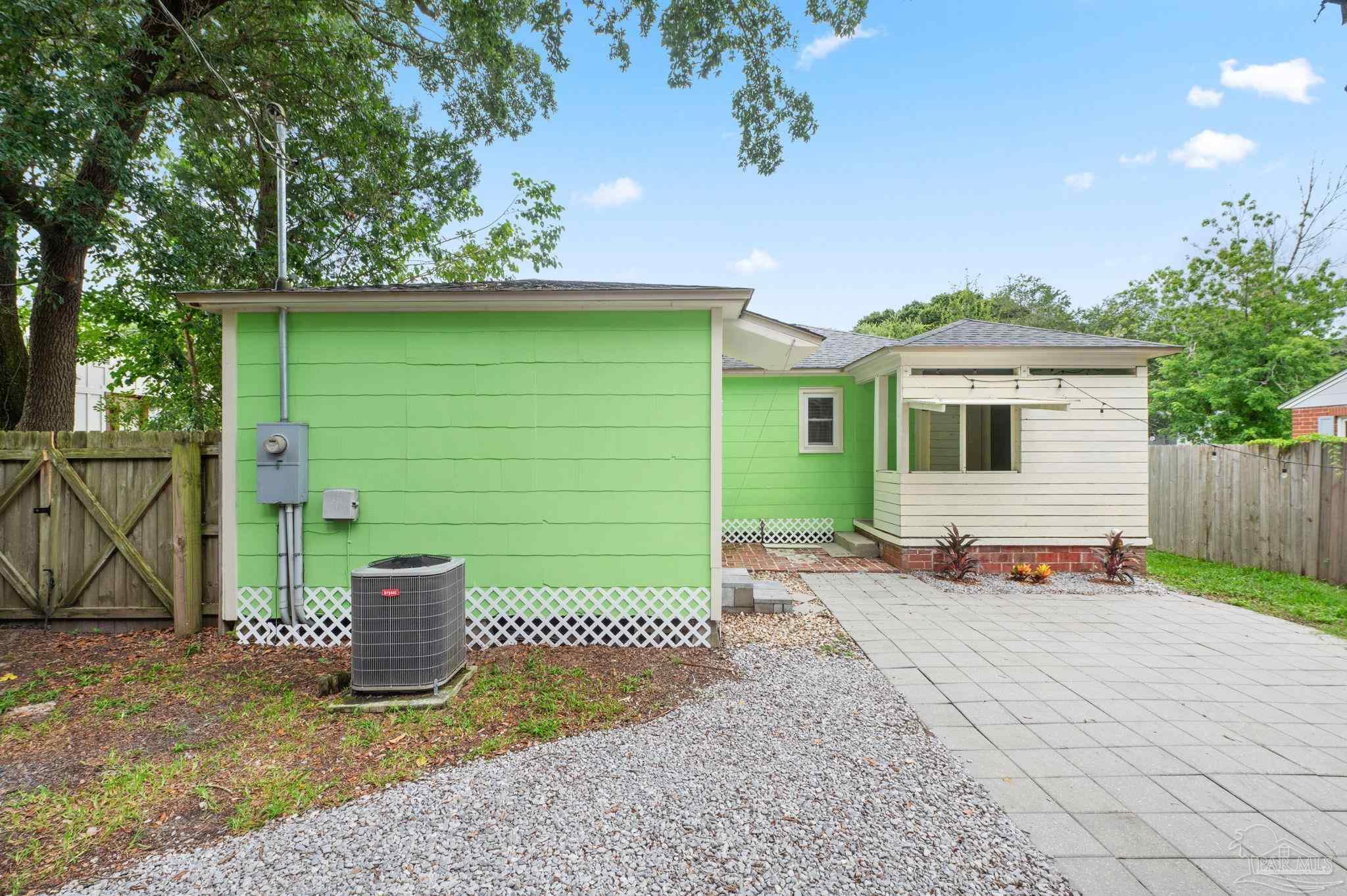 507 NW Syrcle Dr