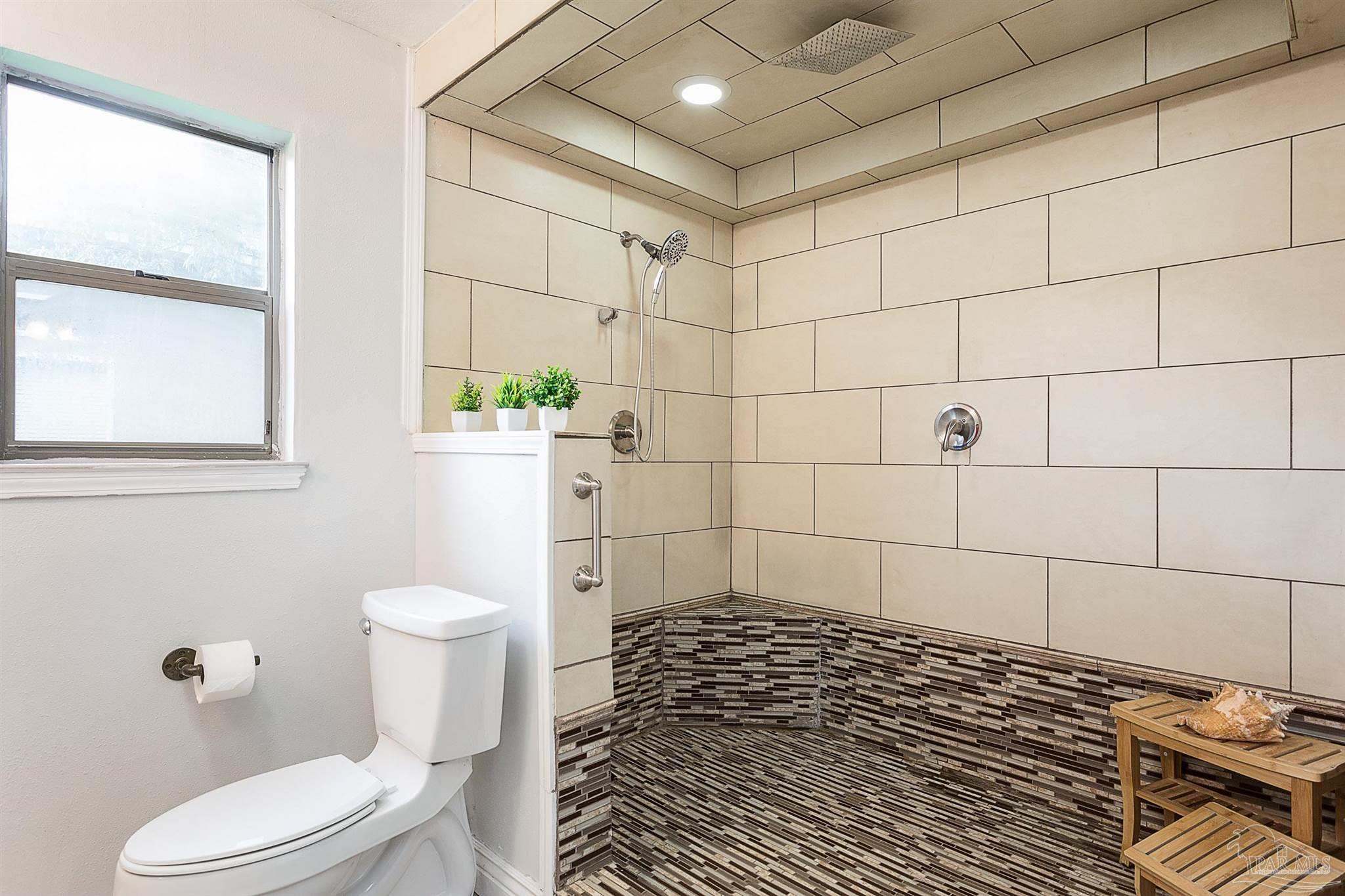 3821 Tiger Point Blvd