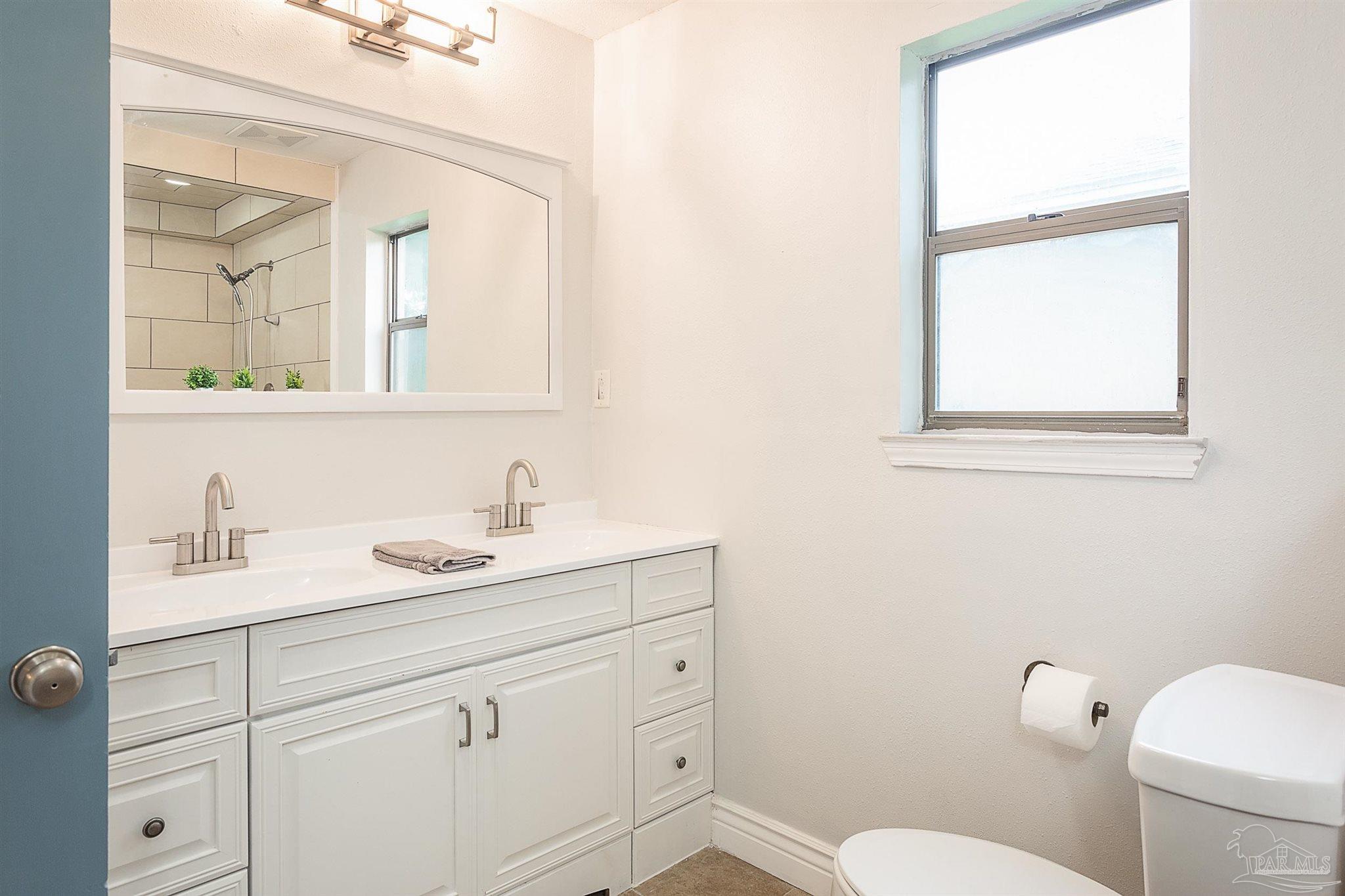 3821 Tiger Point Blvd