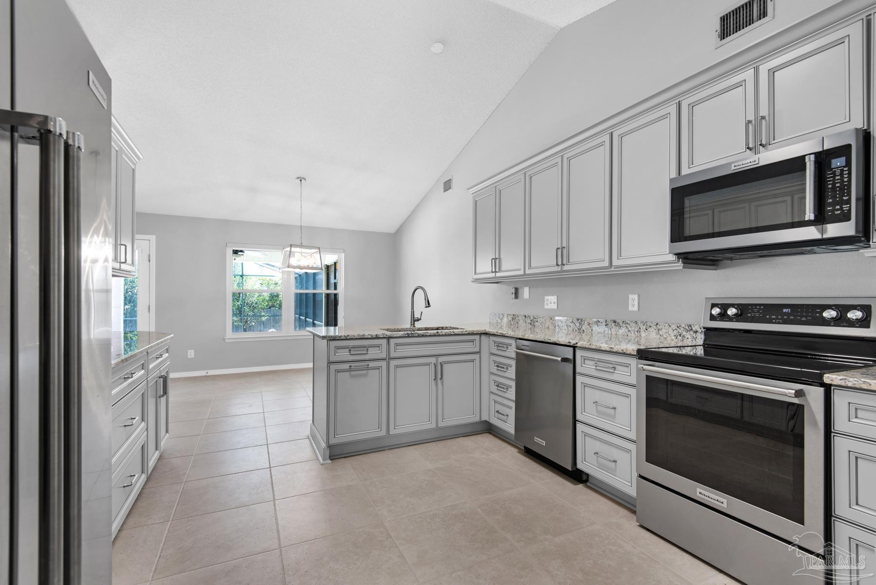5945 Ridgeview Dr