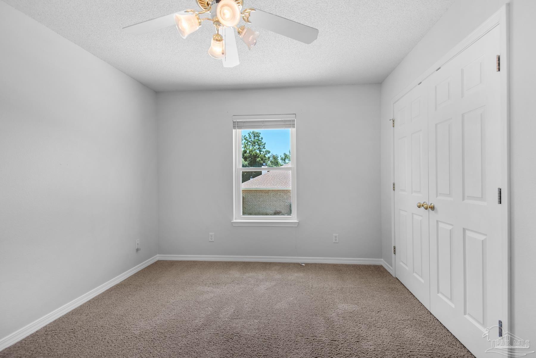 5945 Ridgeview Dr