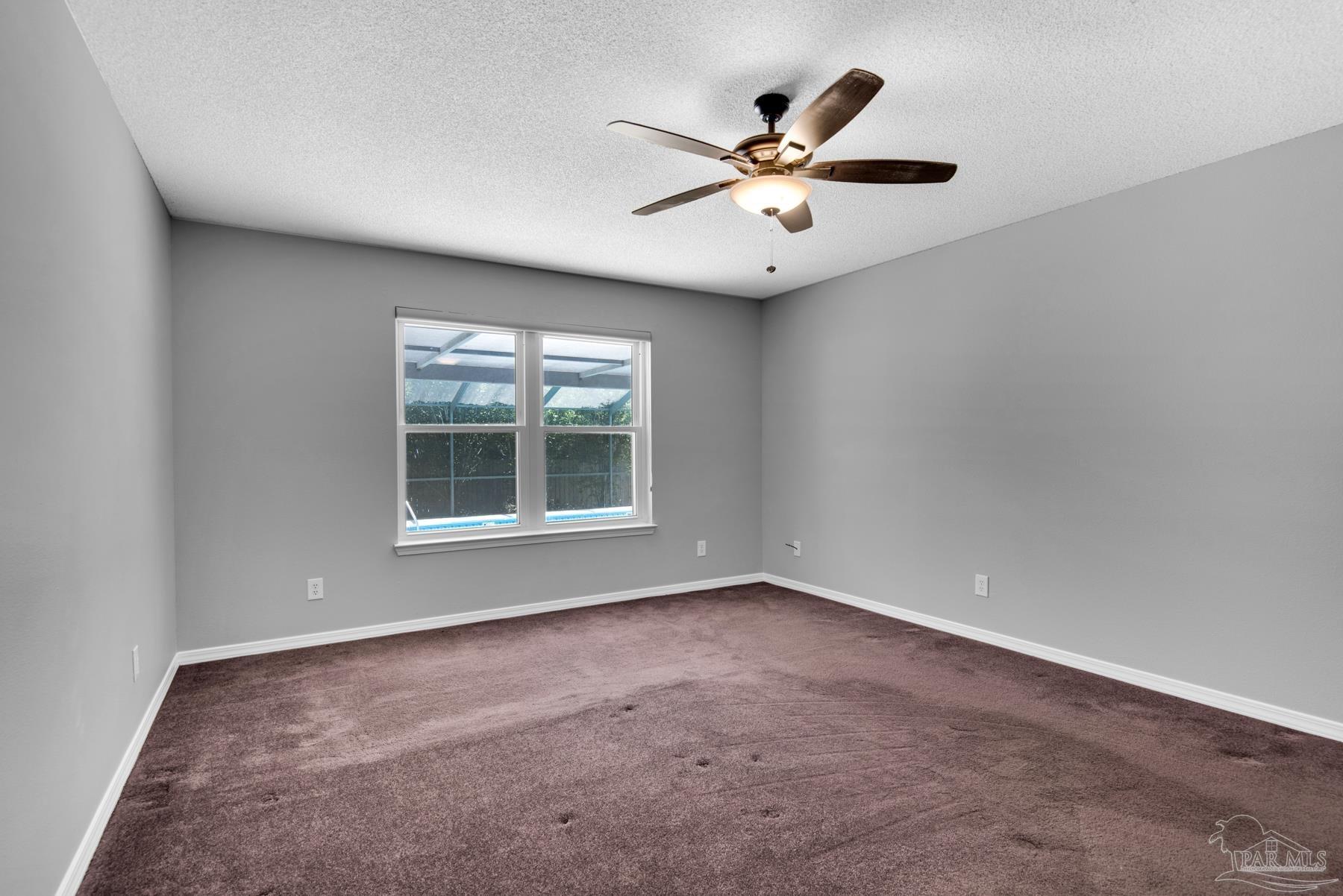 5945 Ridgeview Dr
