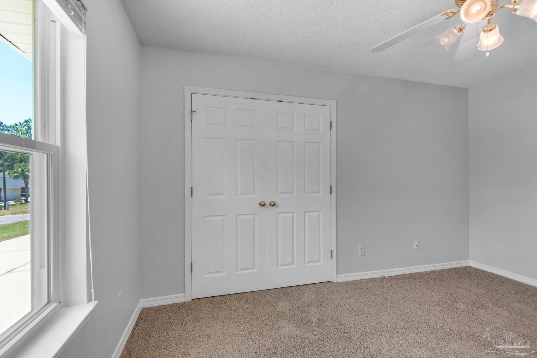 5945 Ridgeview Dr