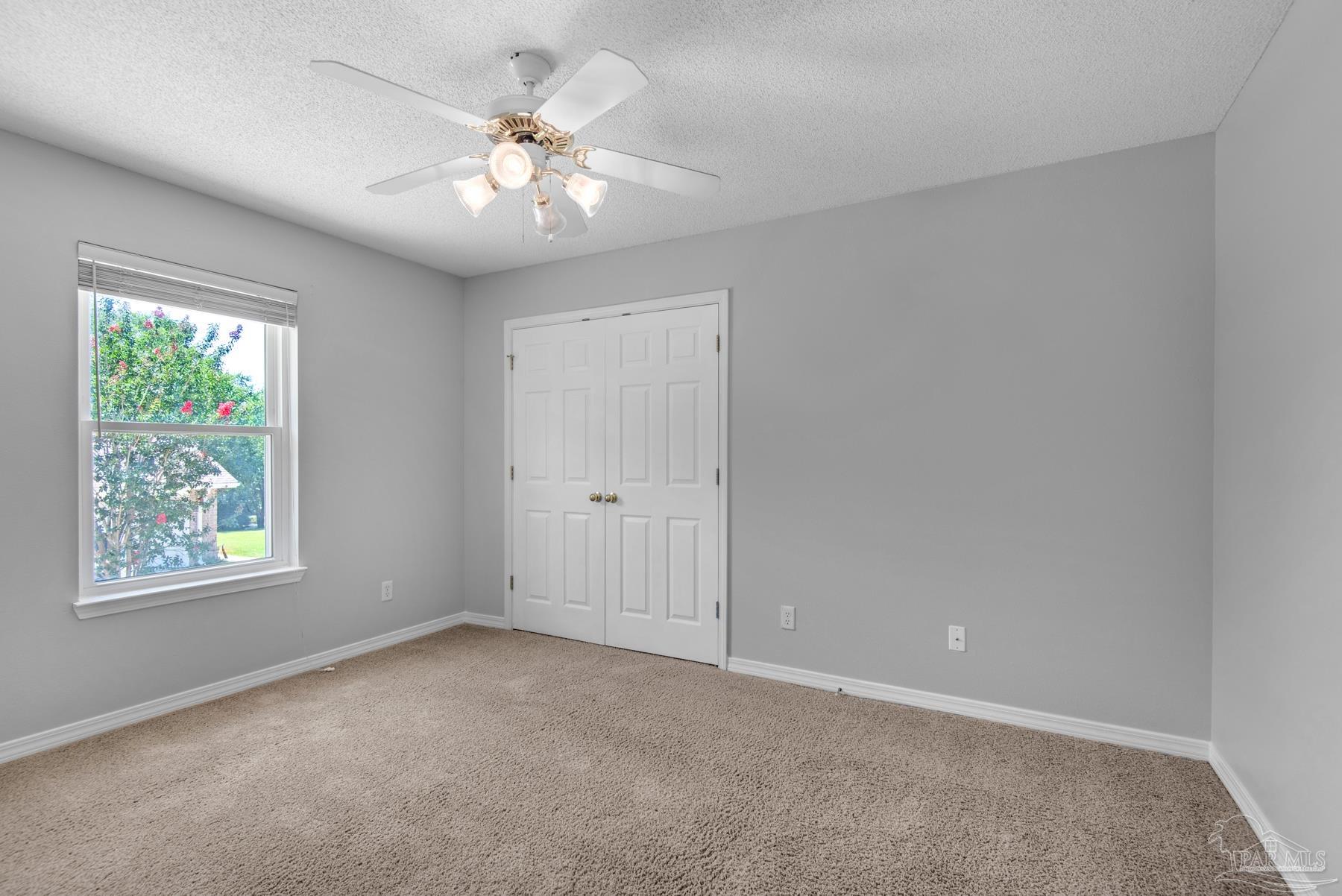 5945 Ridgeview Dr