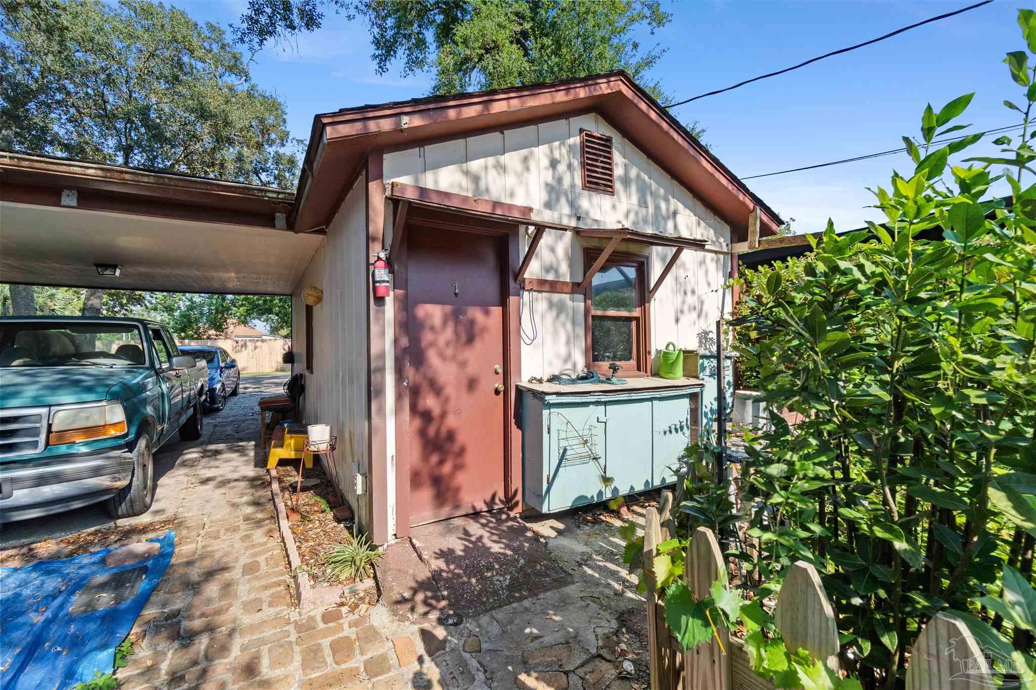 303 Chattman St