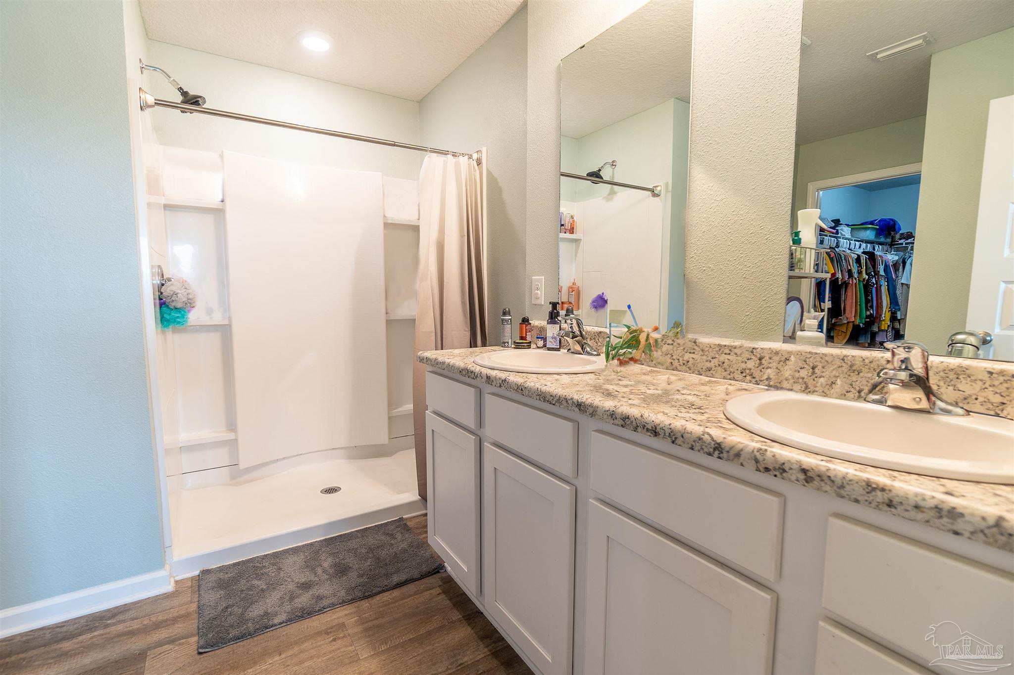 5583 Guinevere Ln