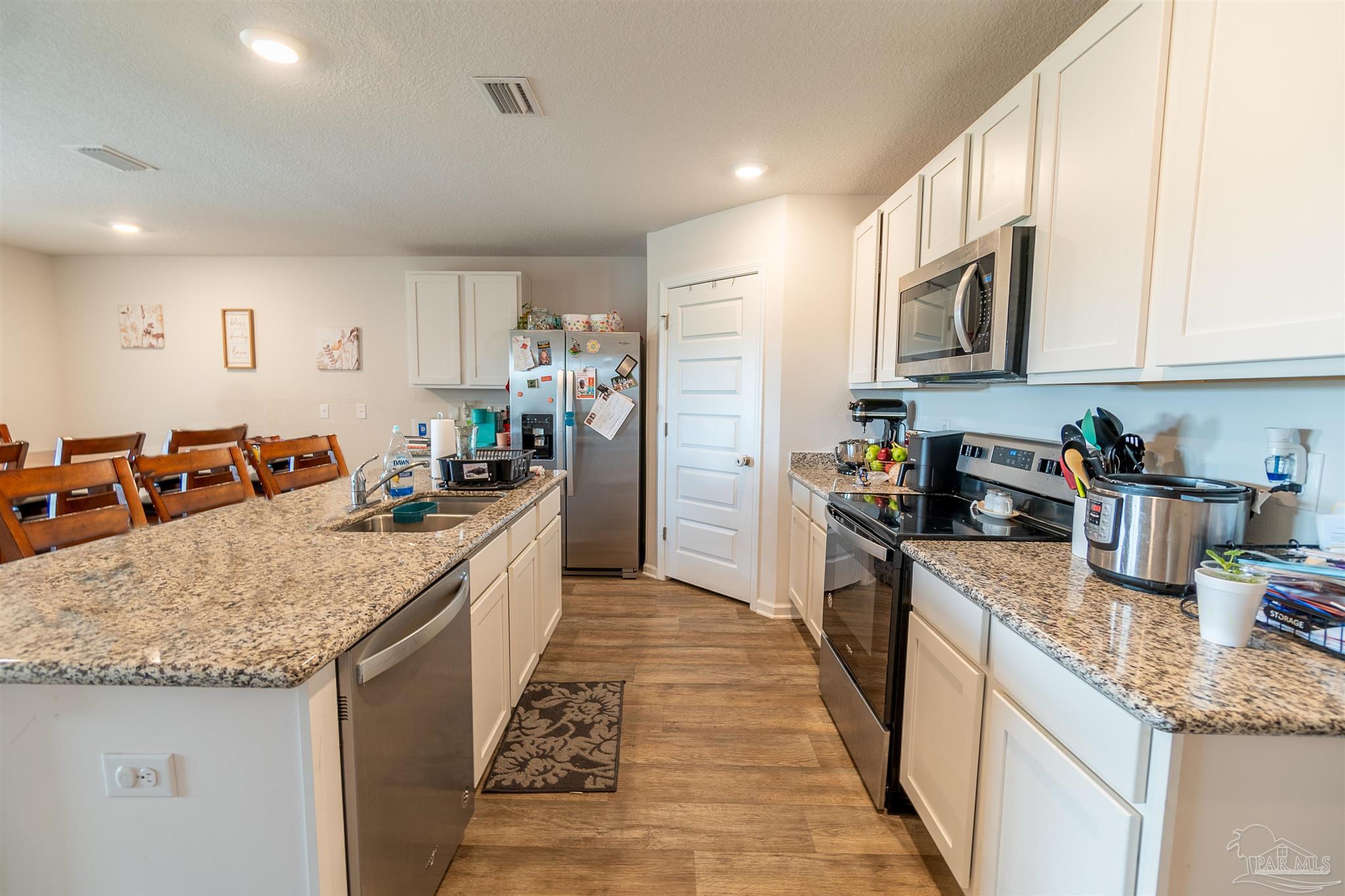 5583 Guinevere Ln