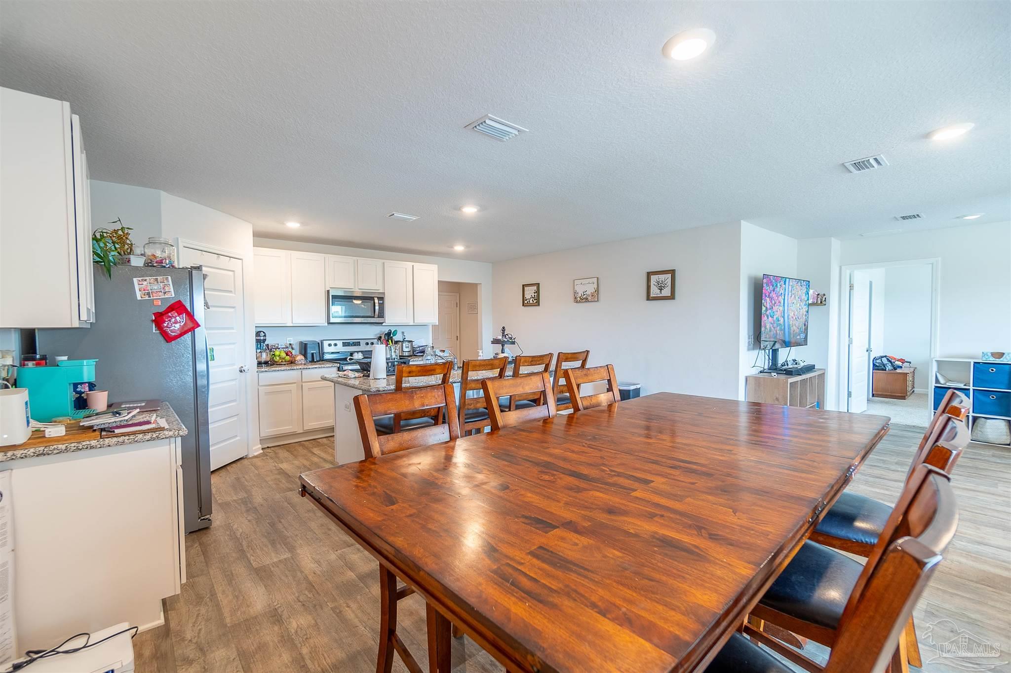 5583 Guinevere Ln