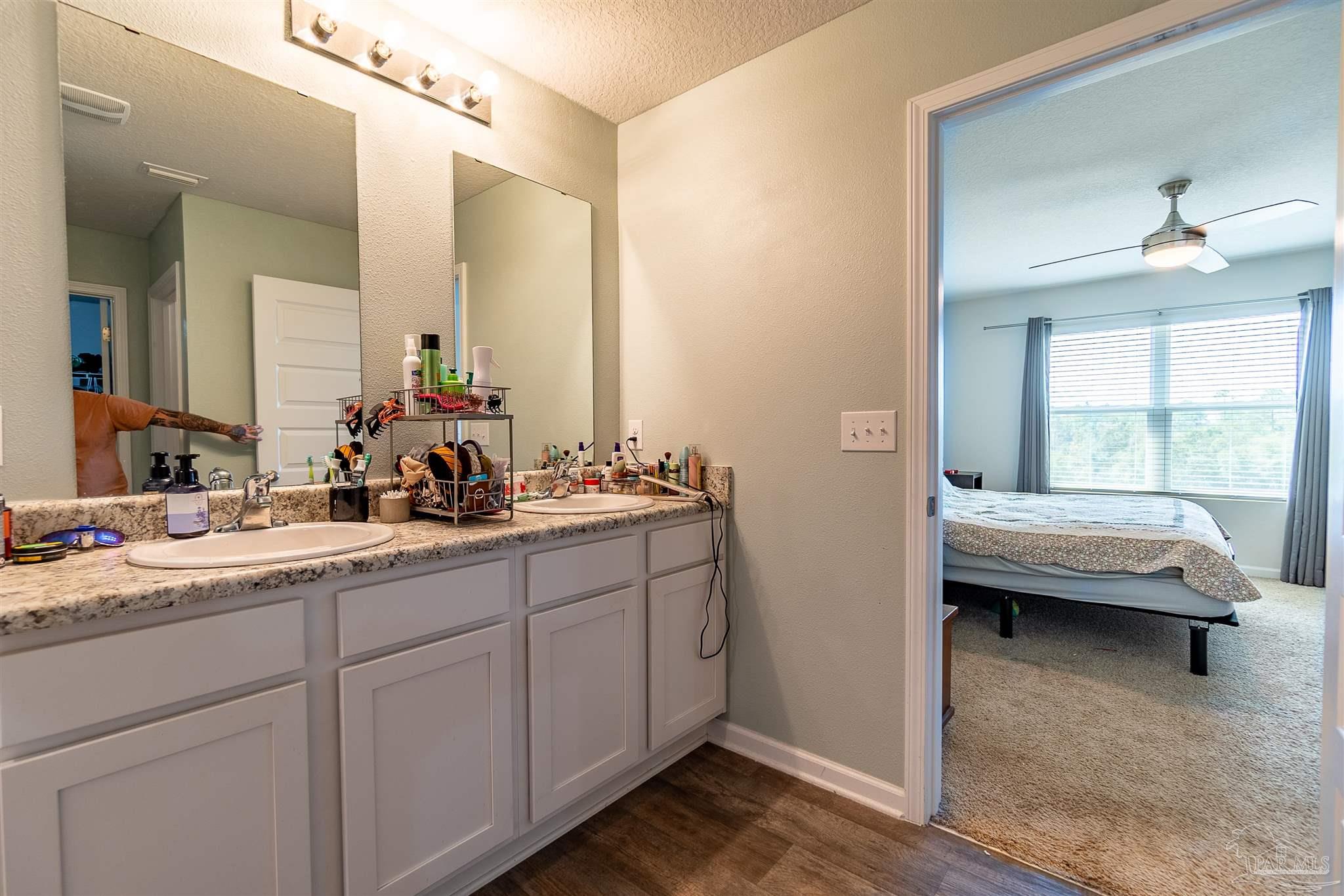 5583 Guinevere Ln