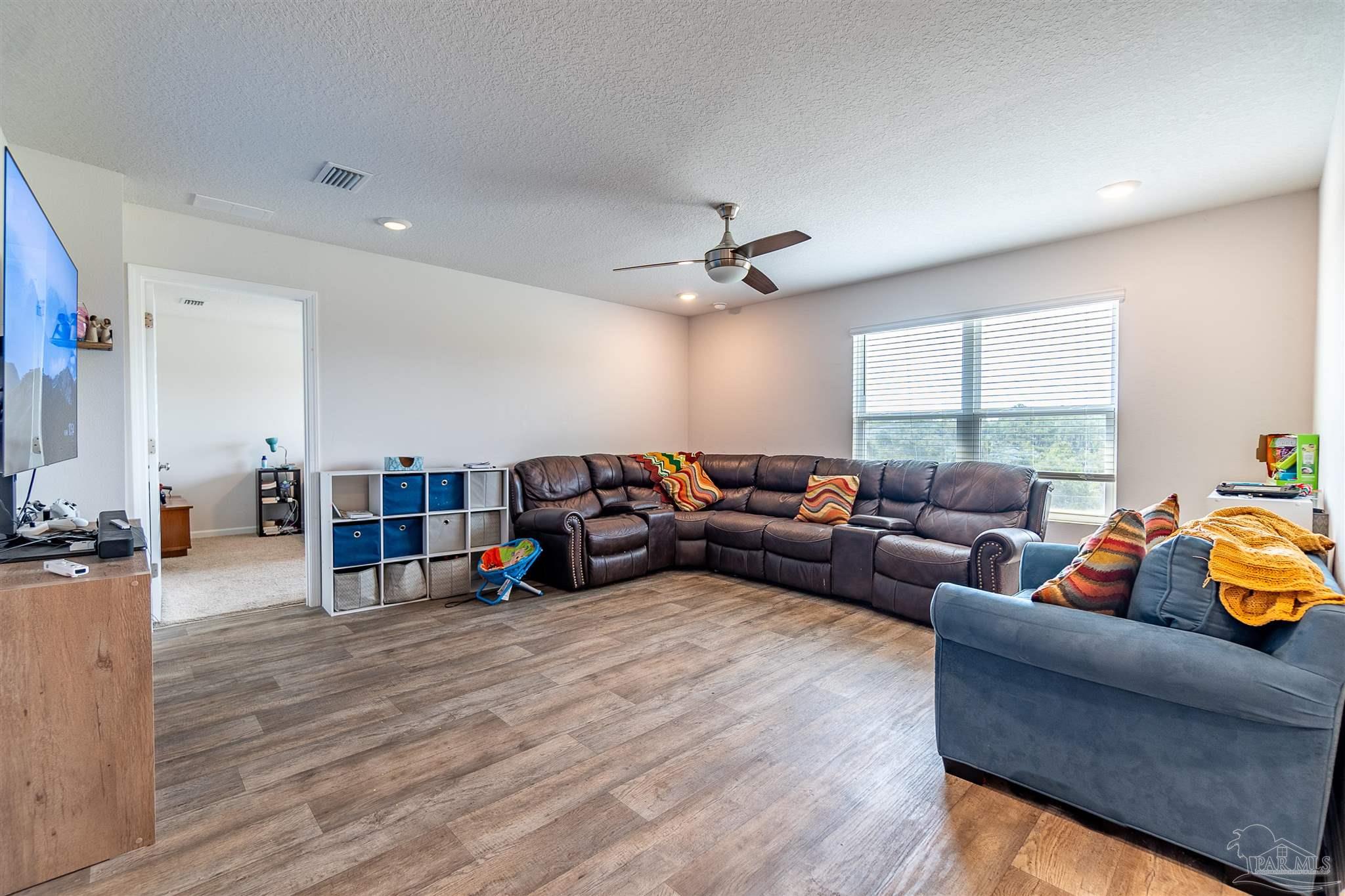 5583 Guinevere Ln