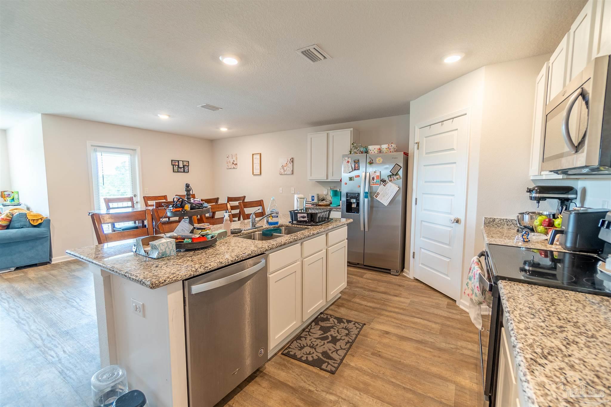 5583 Guinevere Ln
