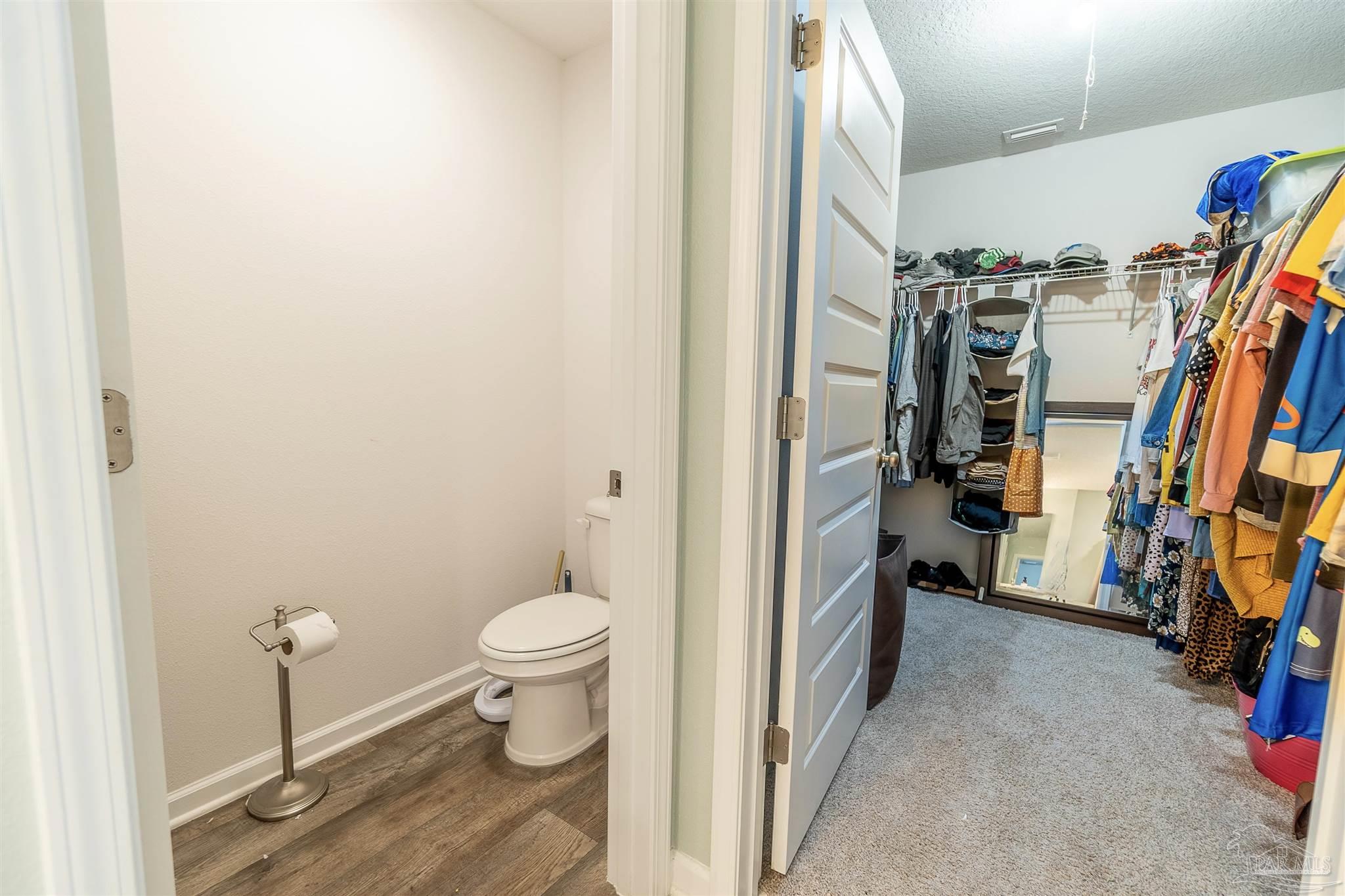 5583 Guinevere Ln