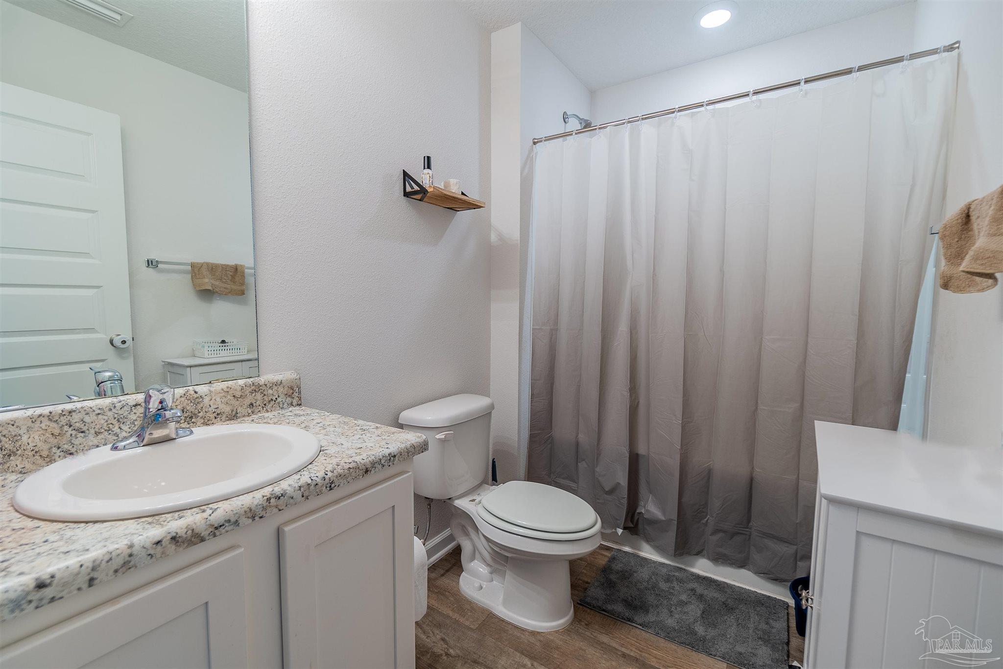 5583 Guinevere Ln