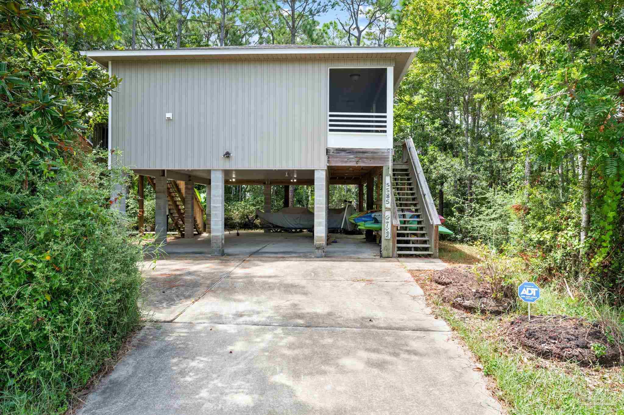 5585 Galvez Rd