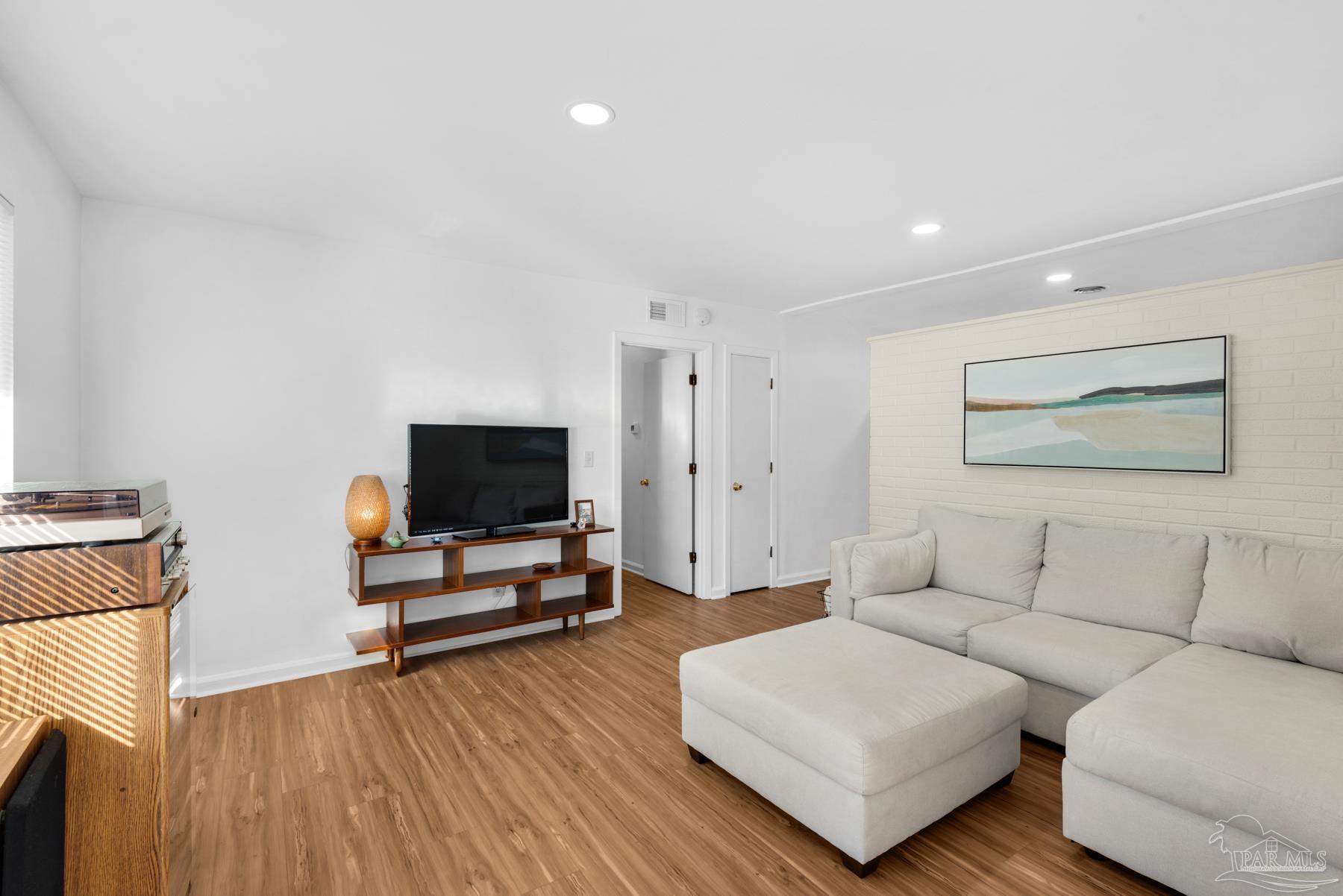 5430 Thornhill Rd