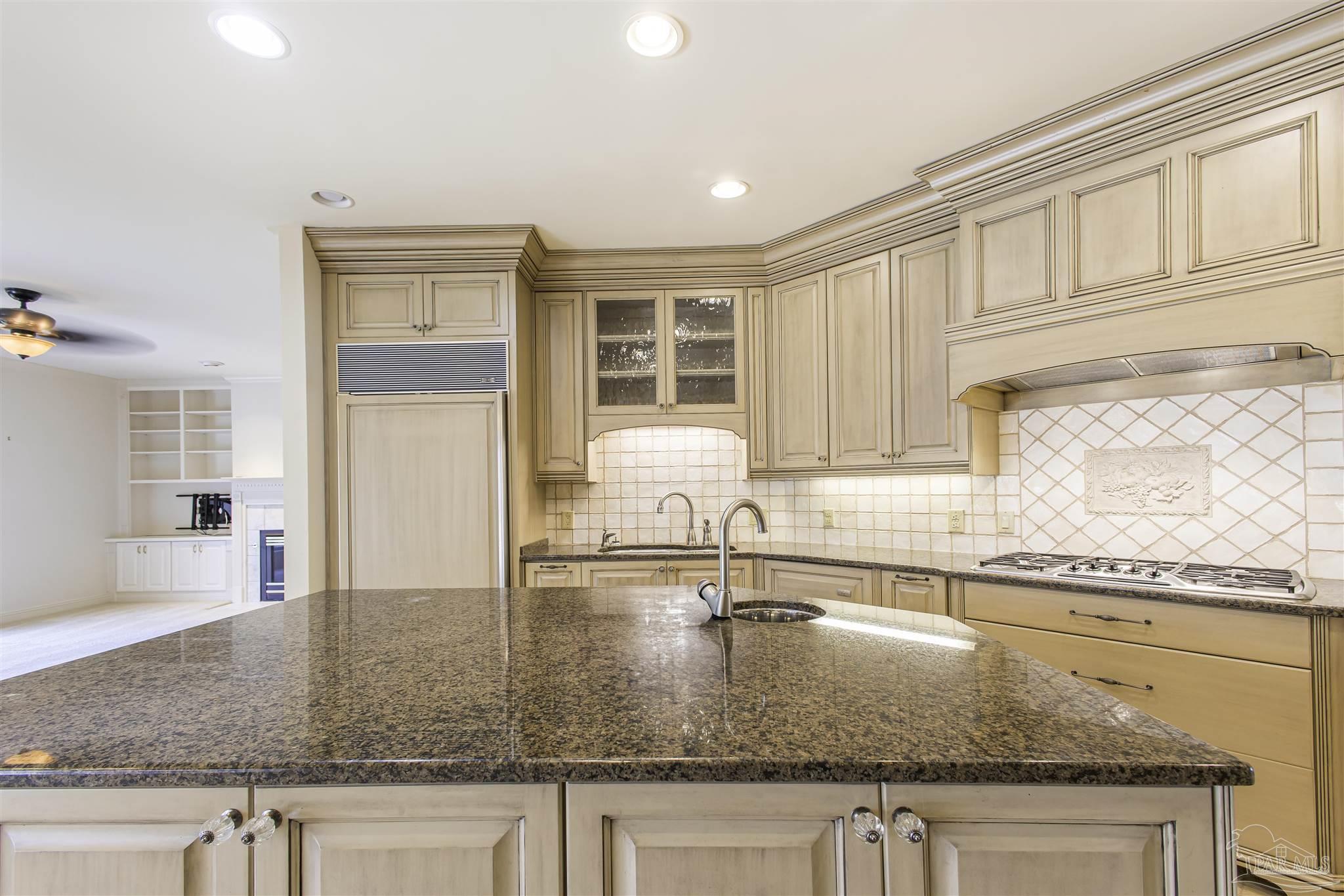 2549 Frank Cir