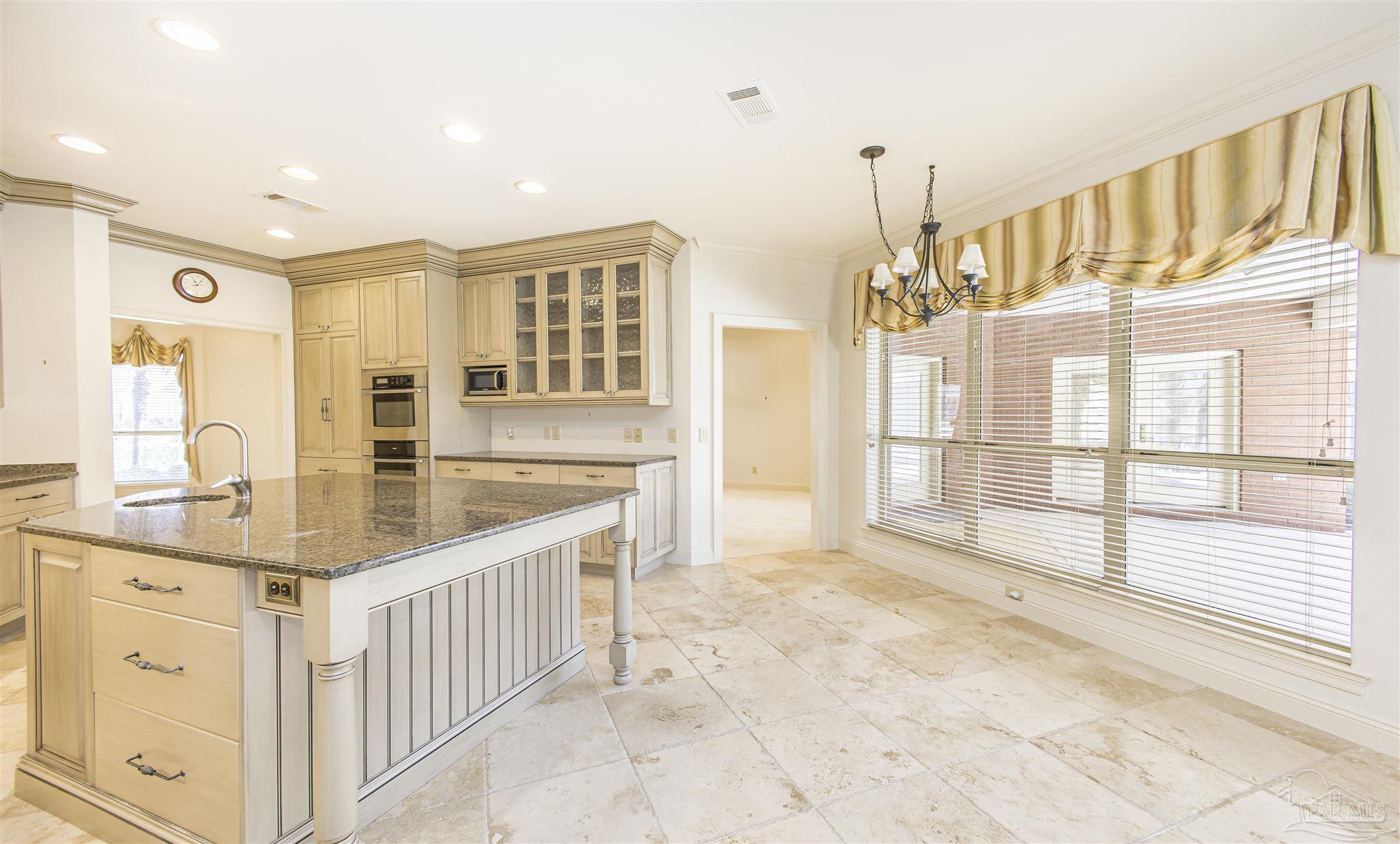 2549 Frank Cir