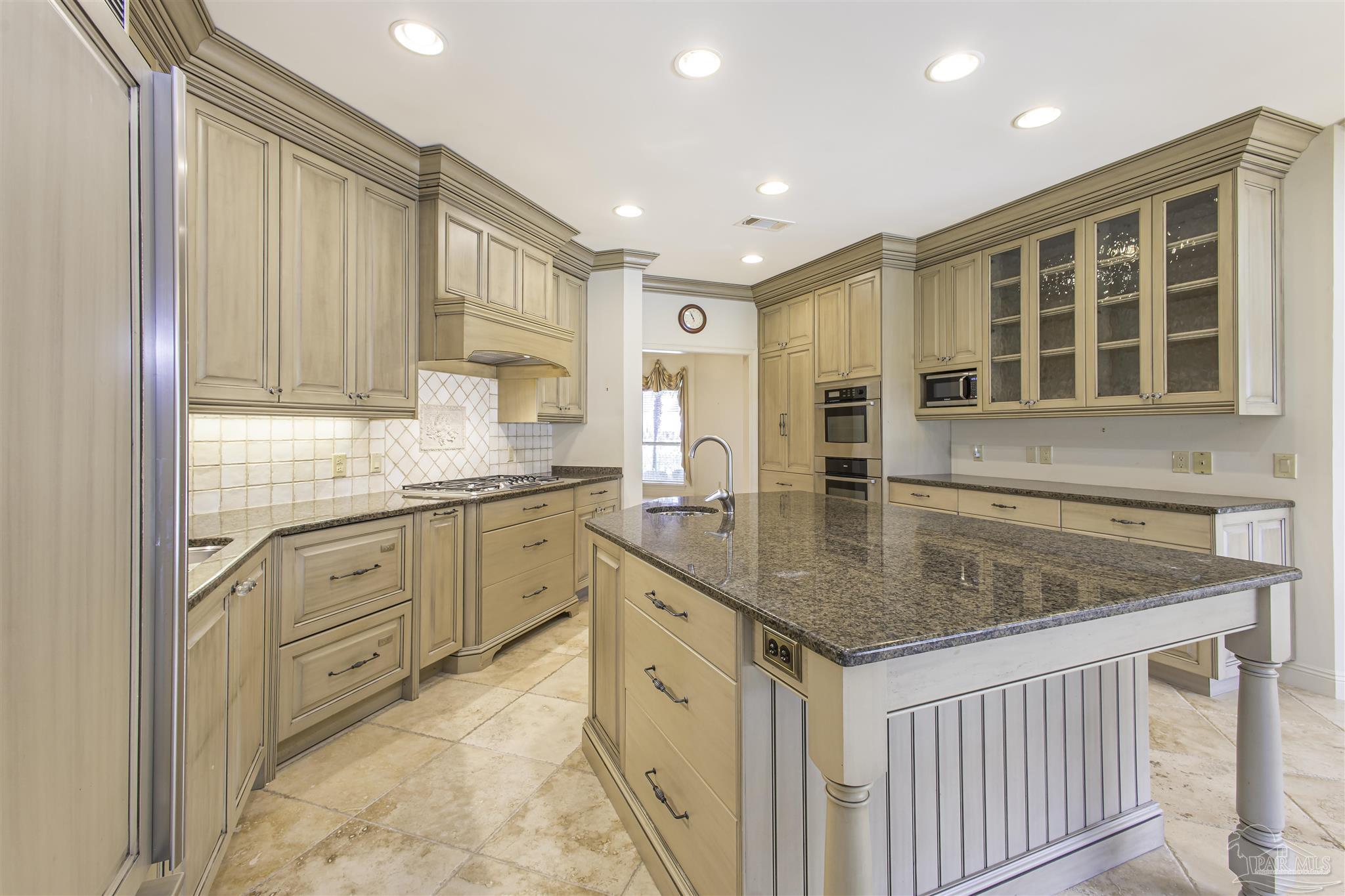 2549 Frank Cir