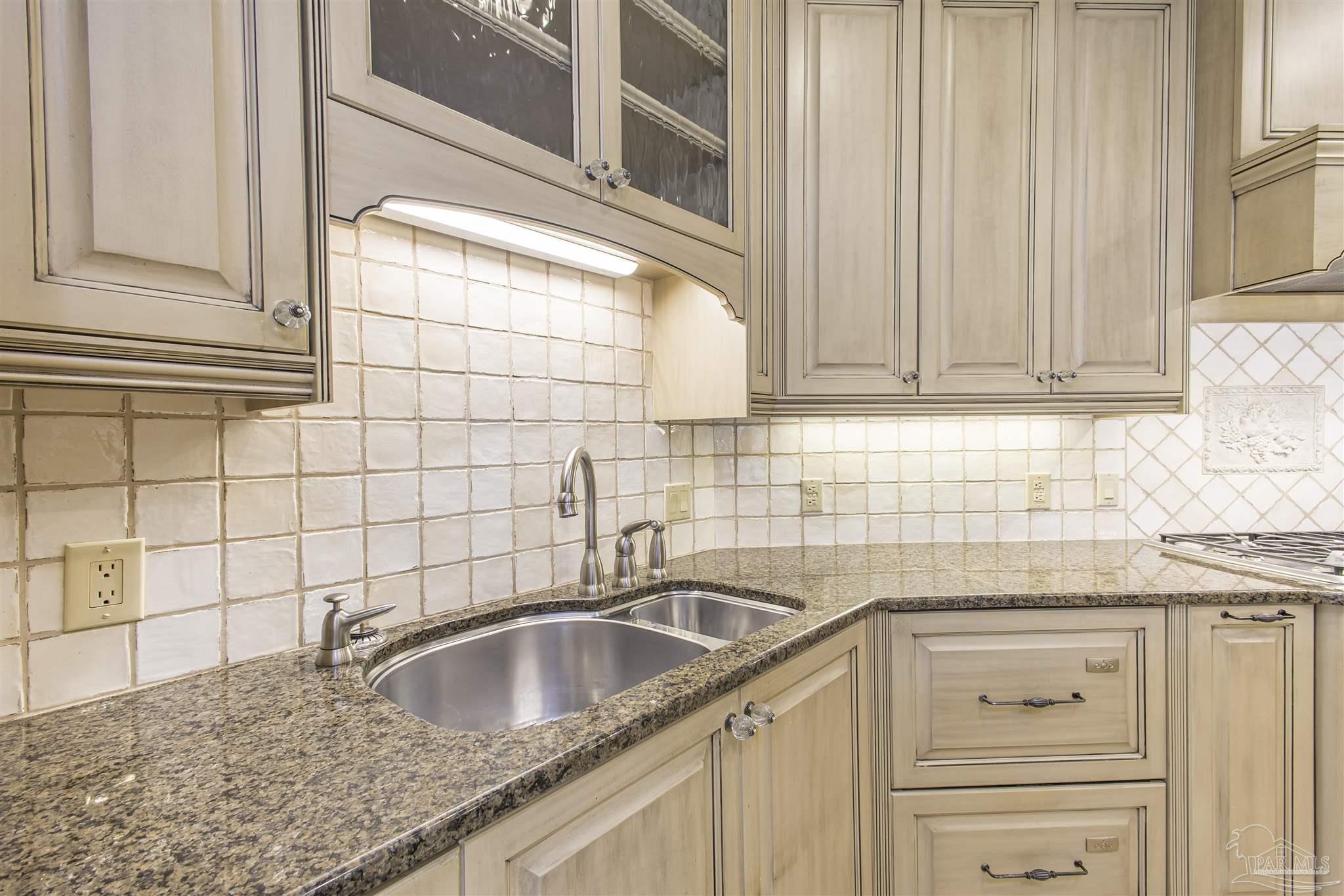 2549 Frank Cir