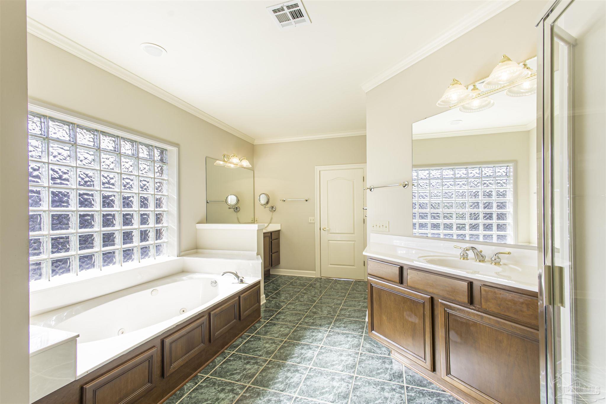 2549 Frank Cir