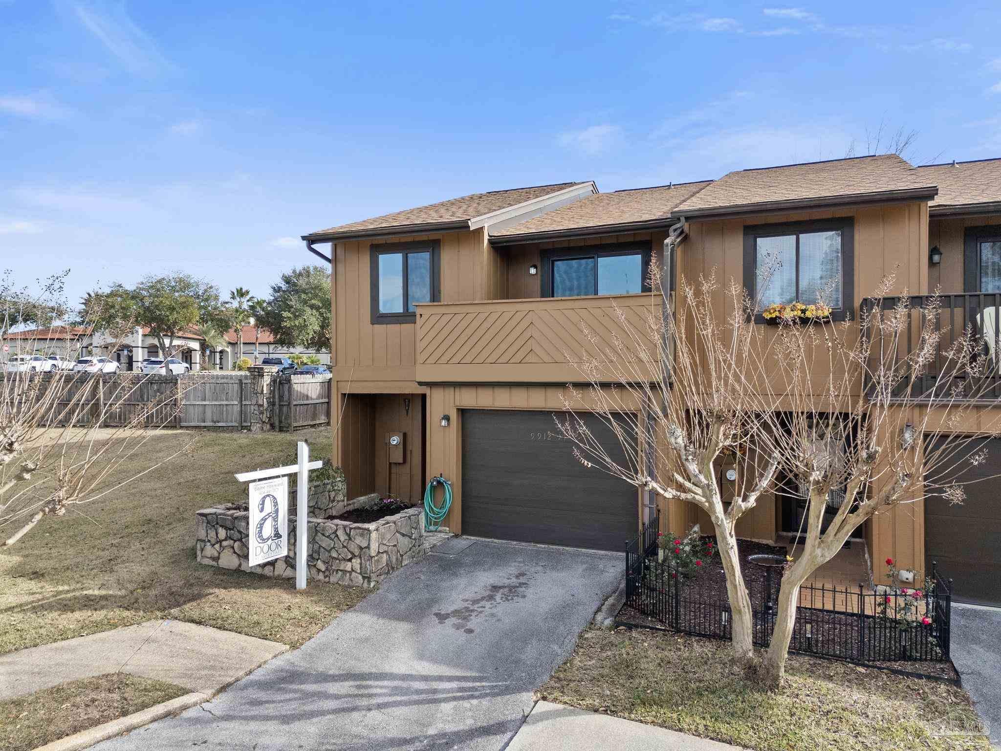 9912 Fairway Villas Ln