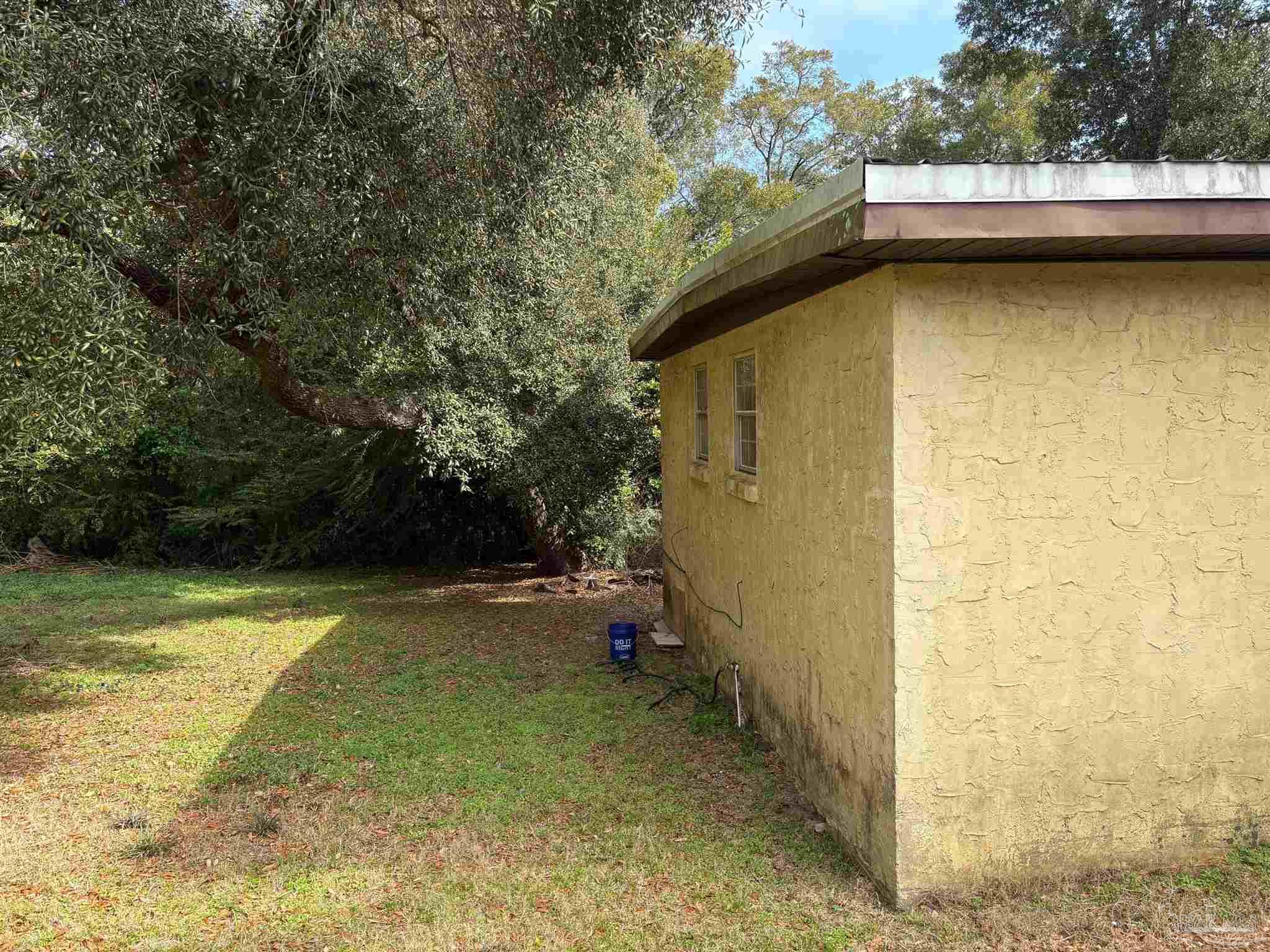 20 Redwood Cir