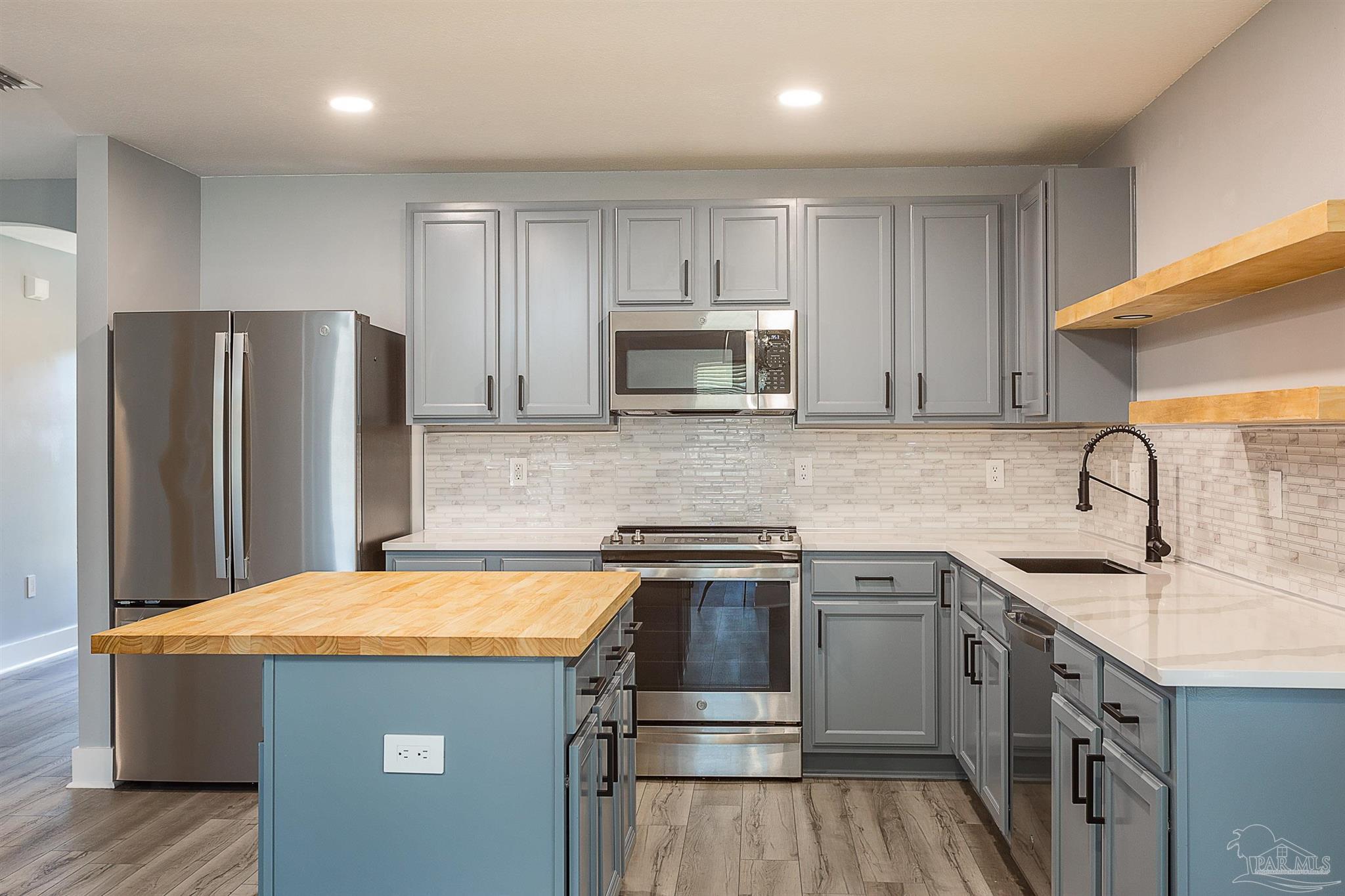 5857 Pescara Dr