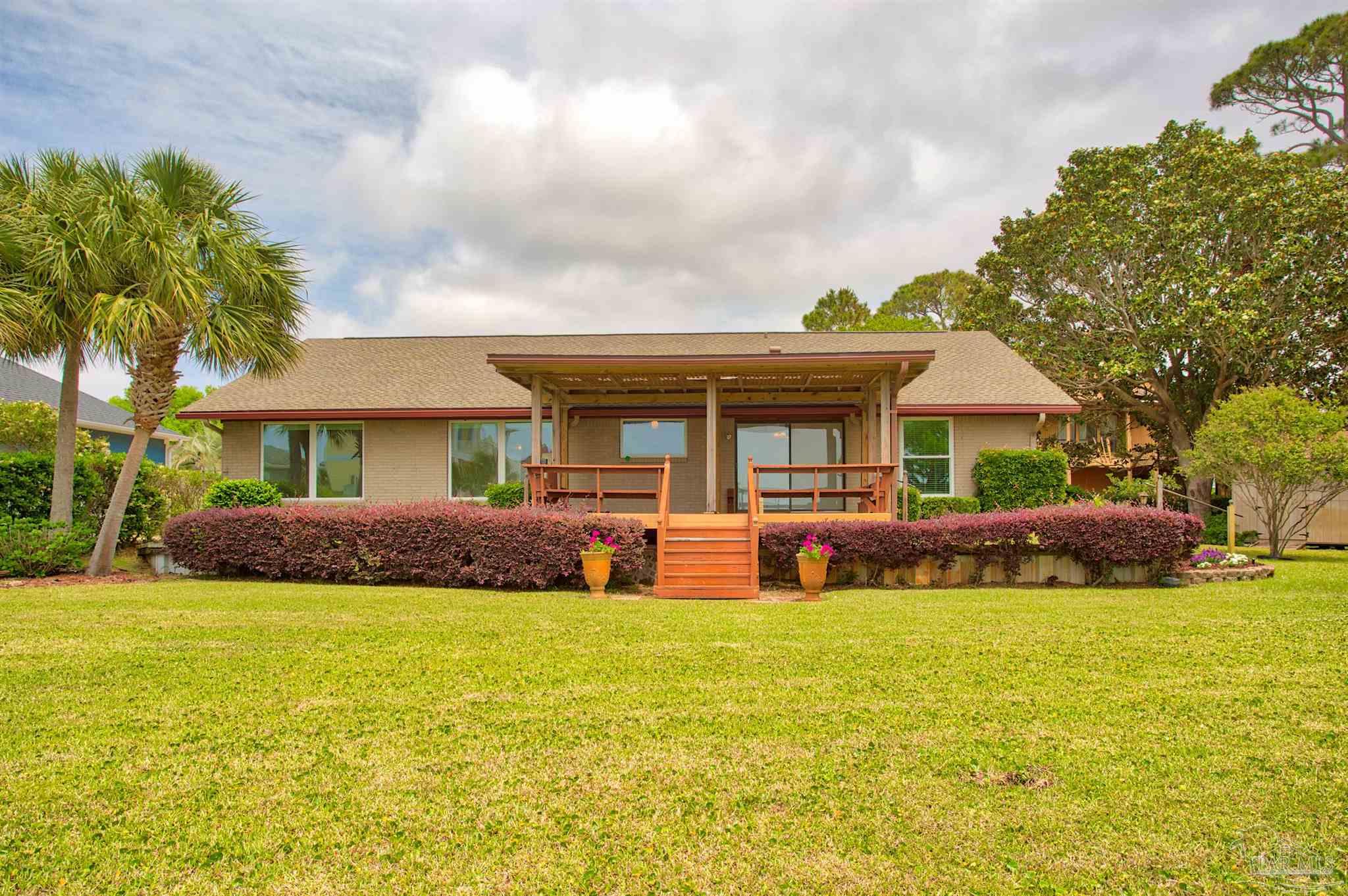 1090 Park Ln