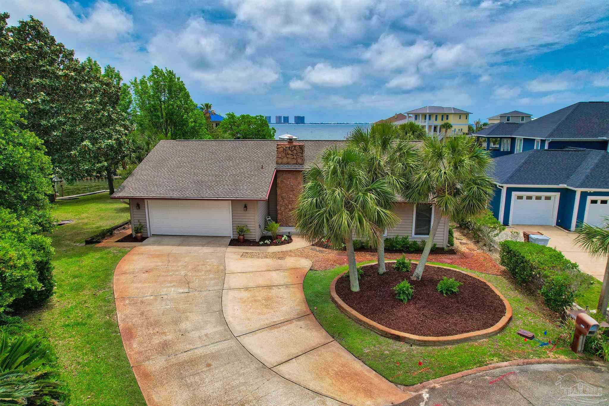 1090 Park Ln