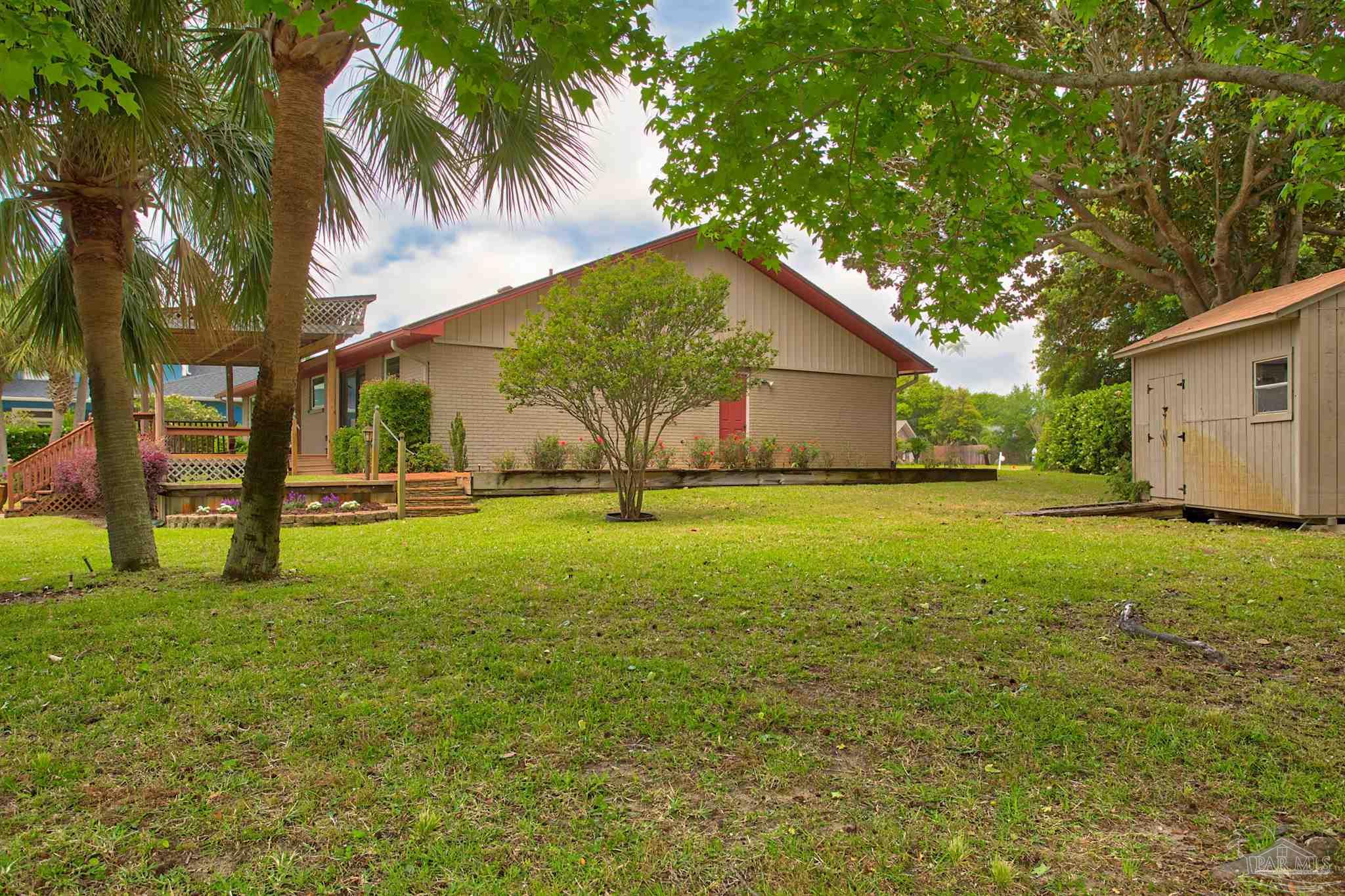 1090 Park Ln