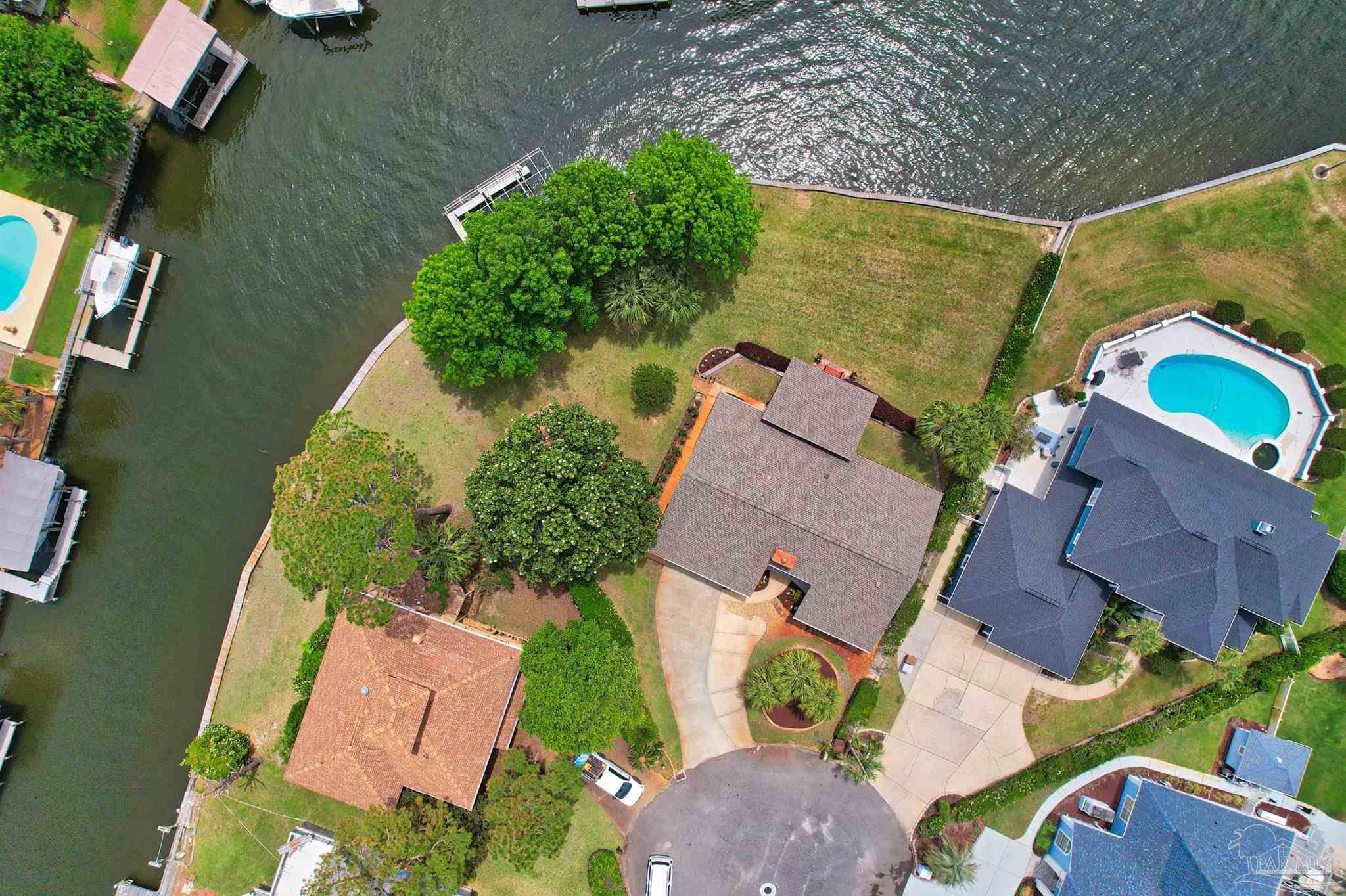 1090 Park Ln