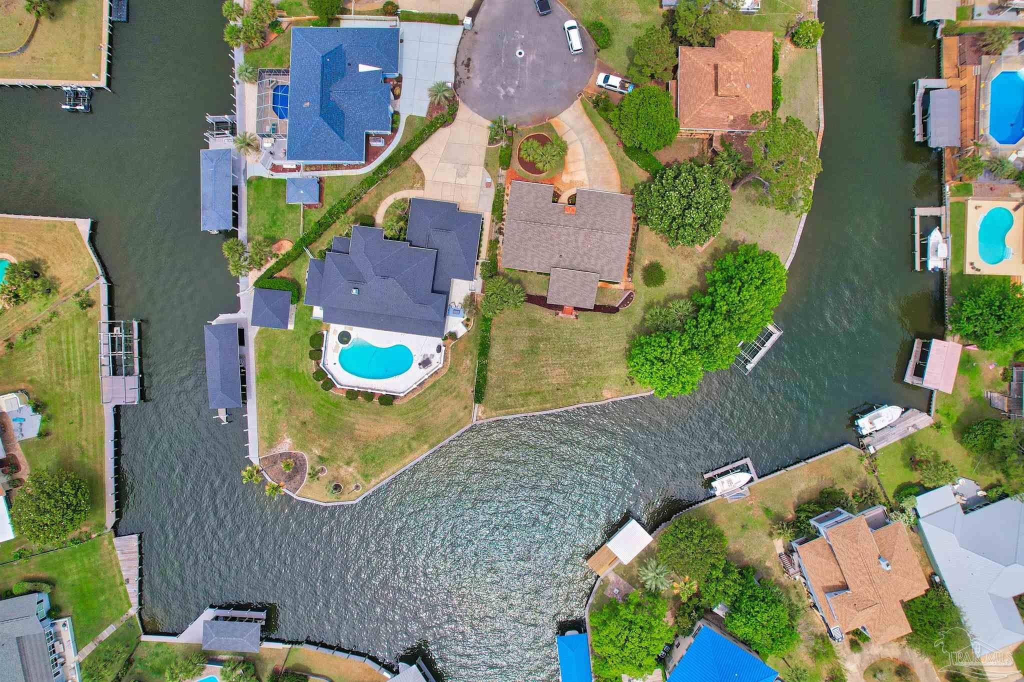 1090 Park Ln