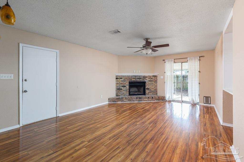 6152 Chablis Ln