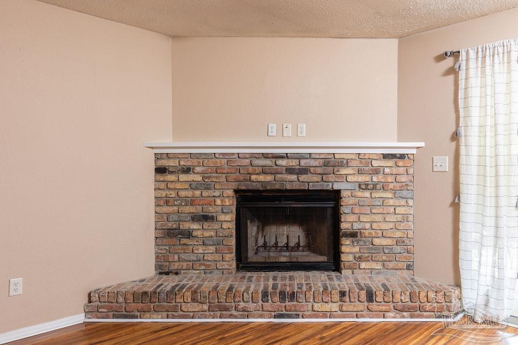 6152 Chablis Ln