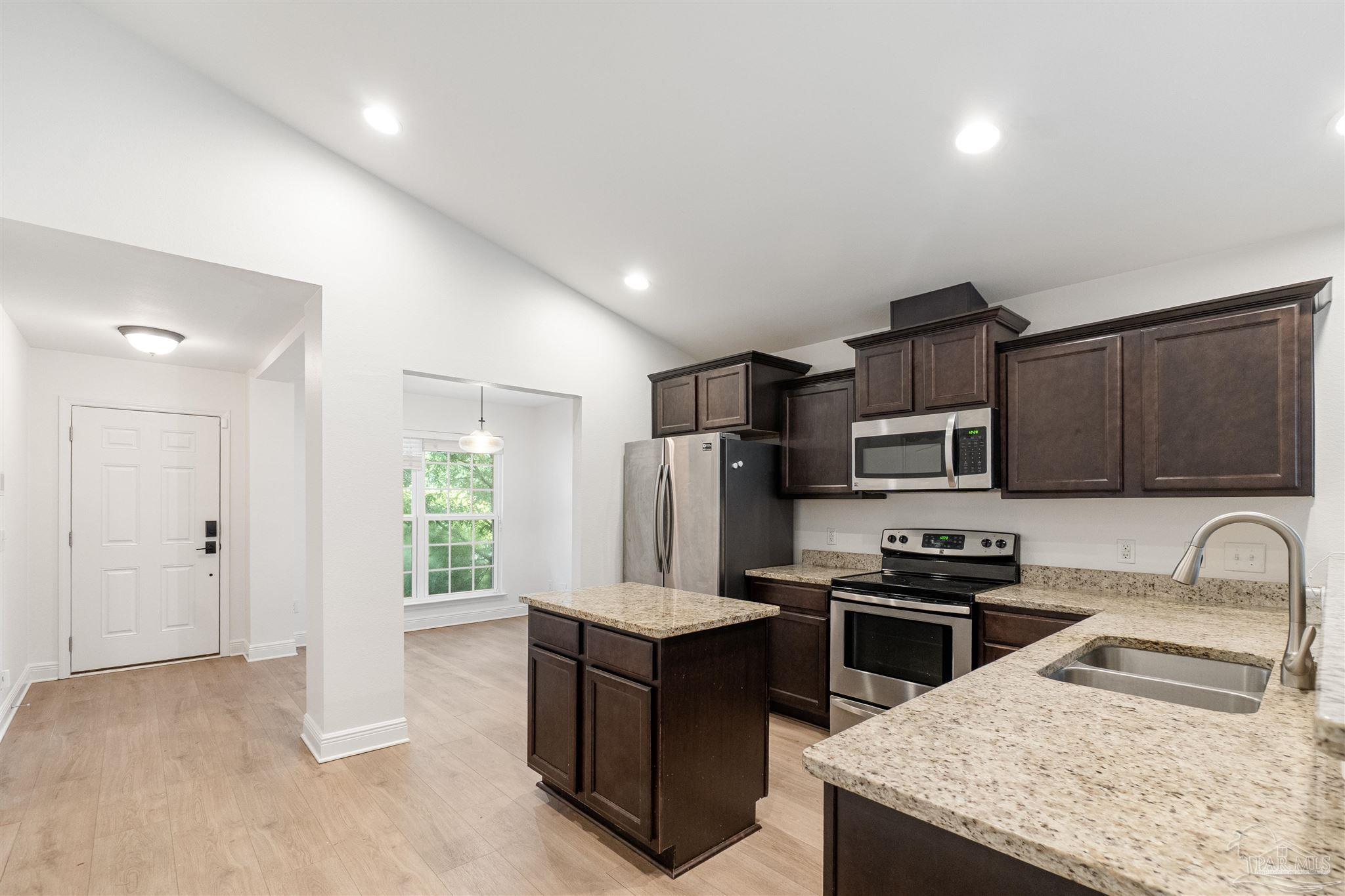 532 Edith Ln