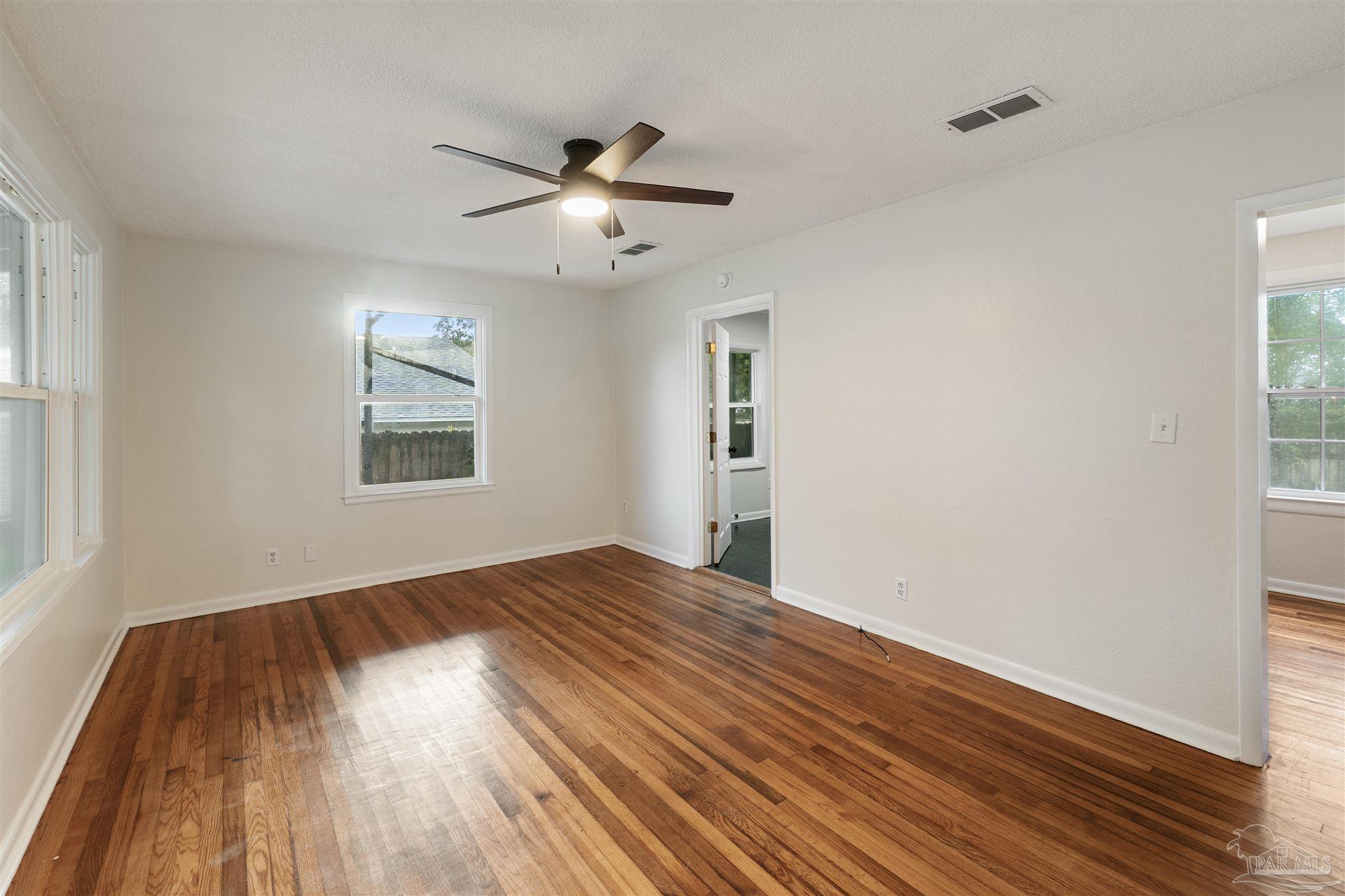 211 W Sunset Ave