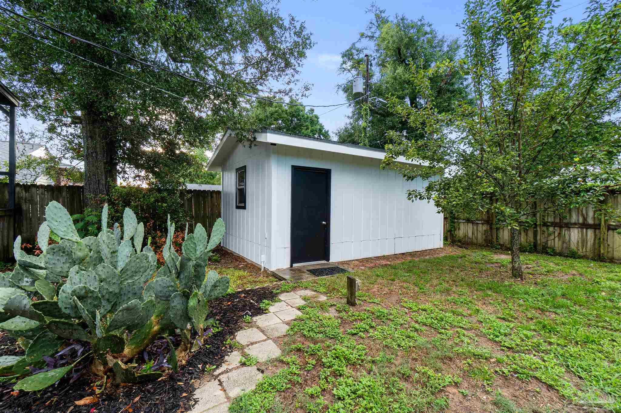 211 W Sunset Ave