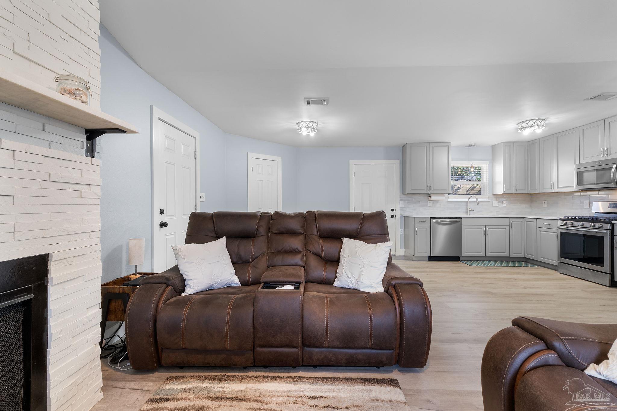 802 Amberway Dr