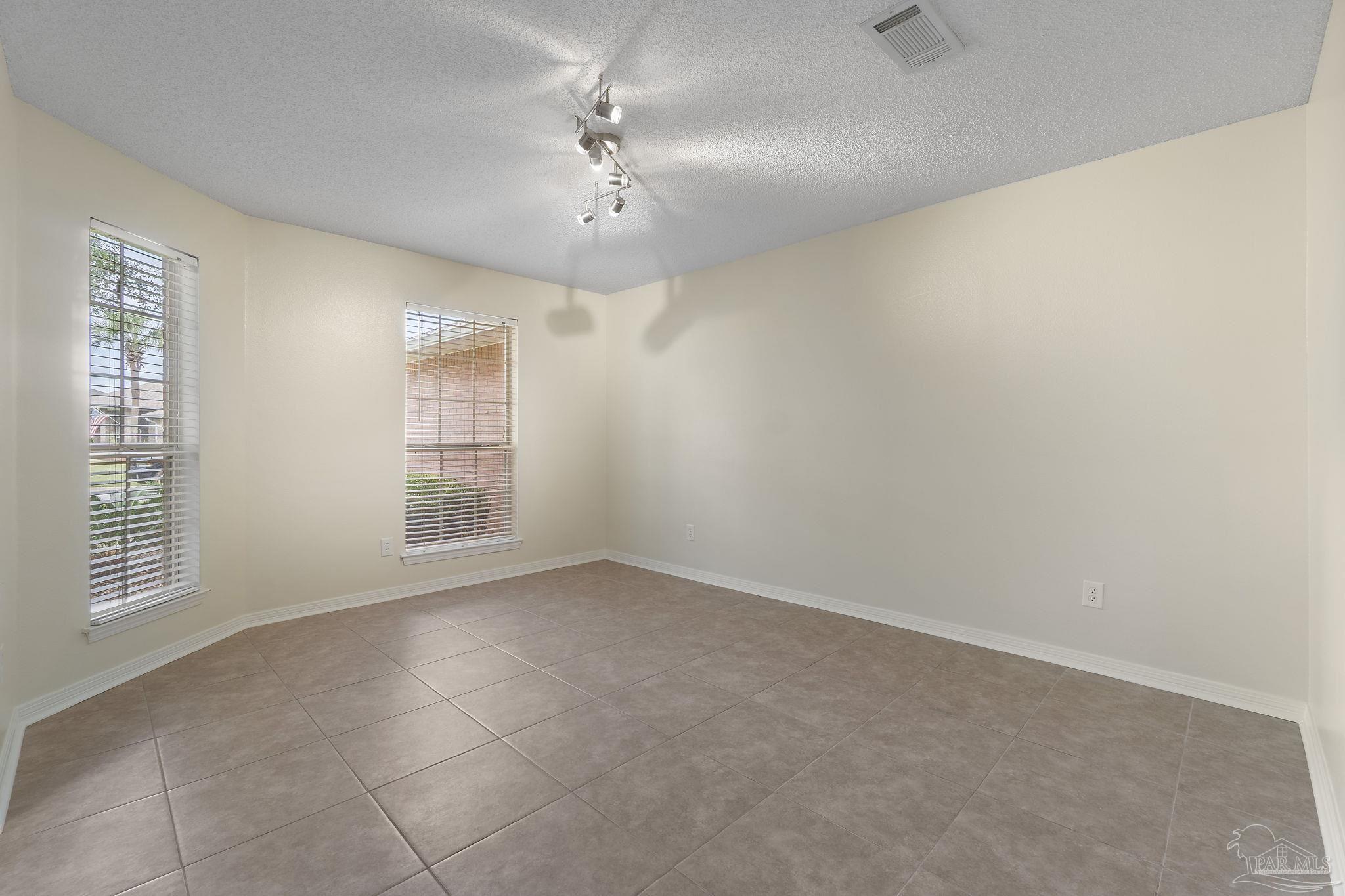 10905 Trellis Ln