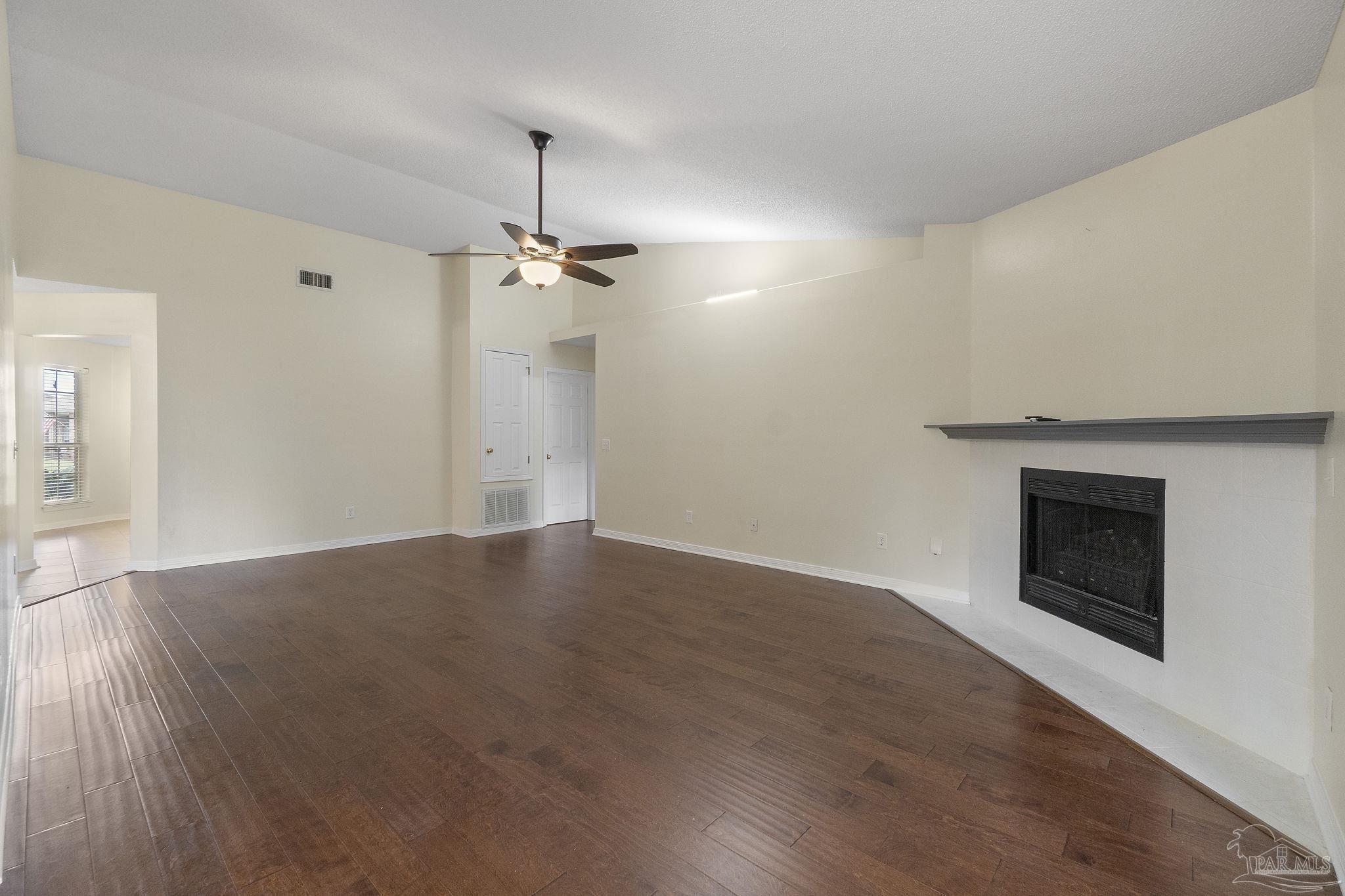 10905 Trellis Ln