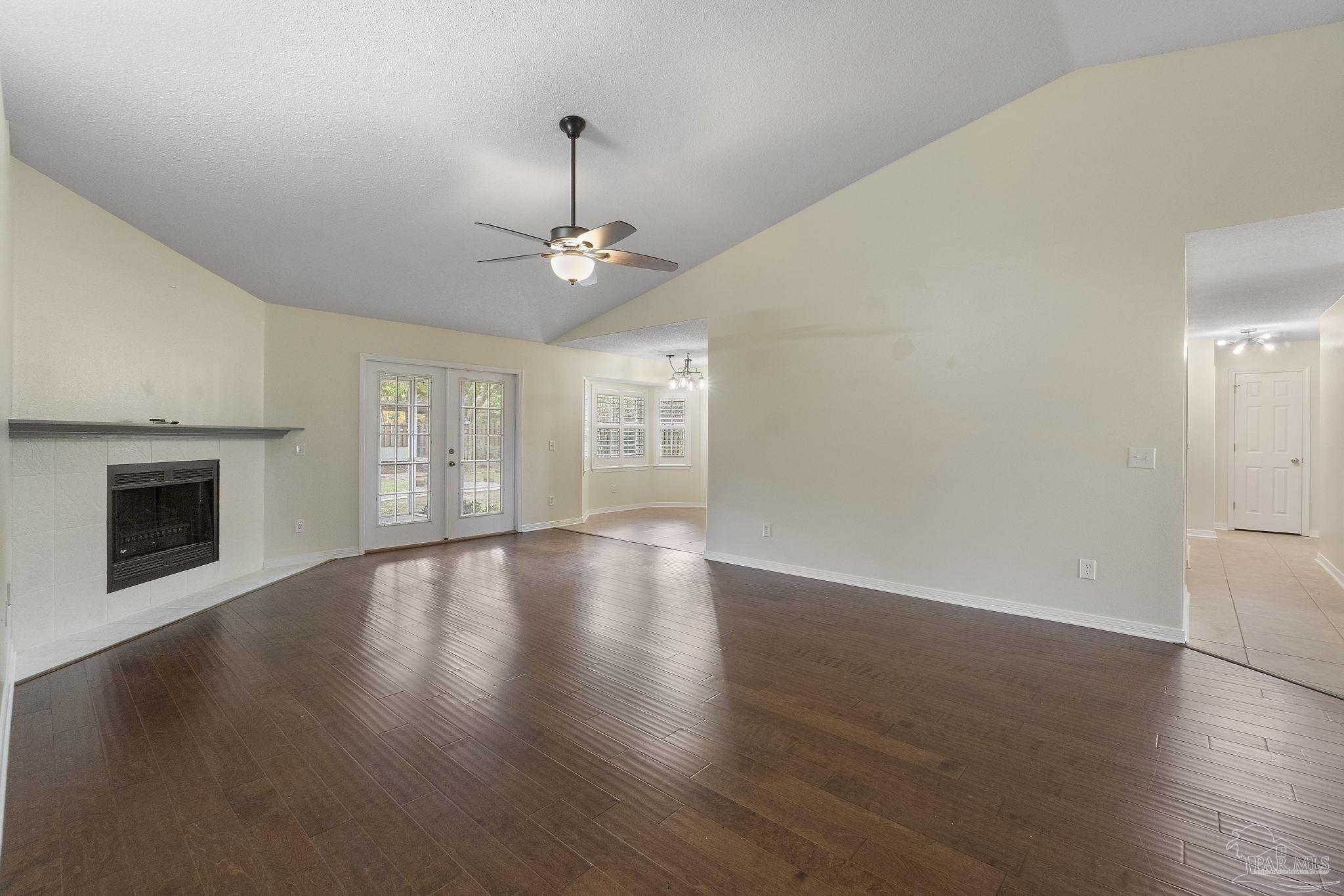 10905 Trellis Ln